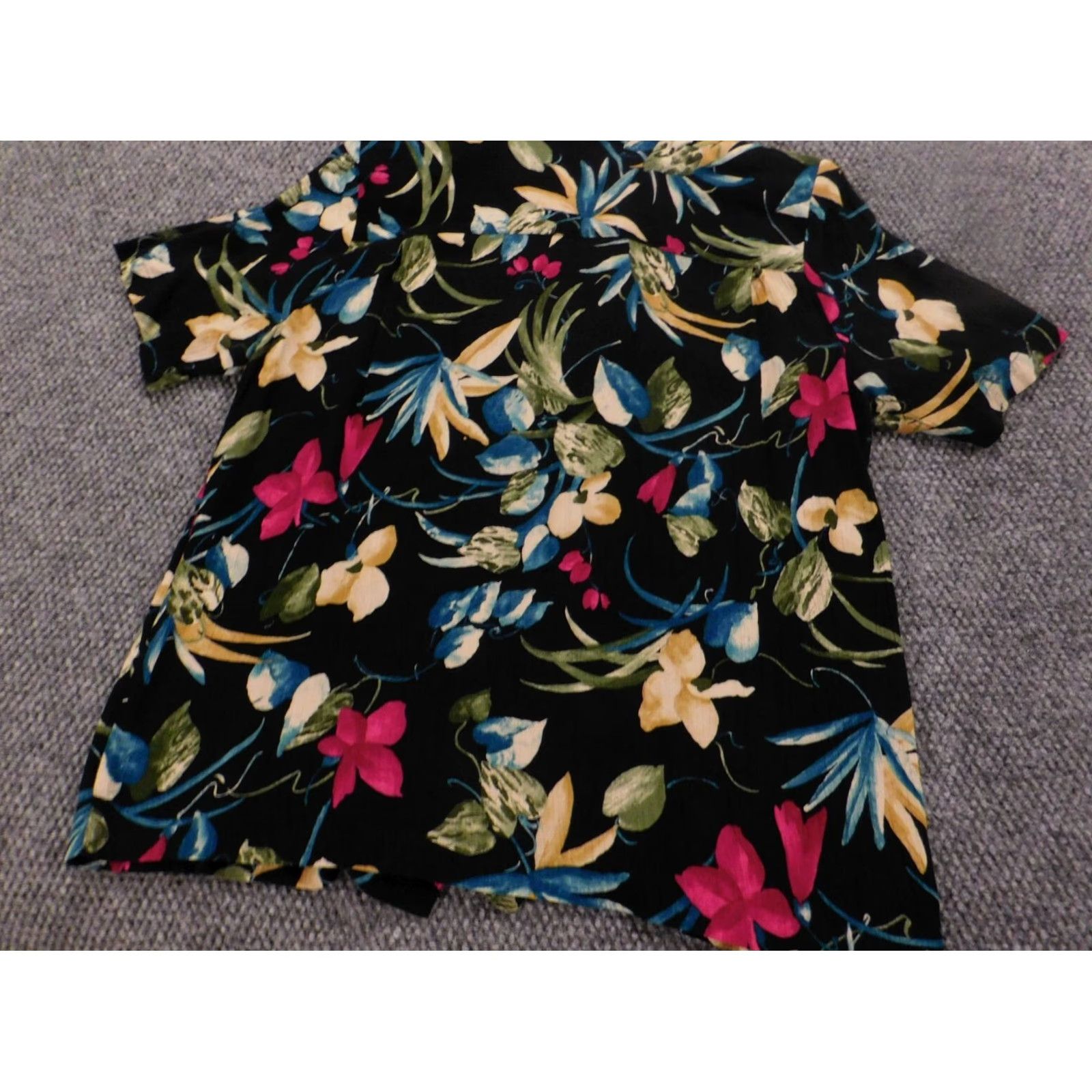 Vintage Alfred Dunner Button-Up Shirt Womens Black Floral Short Sleeve 16 Crew Neck Button Vintage? No, Regular Fit, Polyester, Casual Island Vibes Size XXL / US 16-18 / IT 52-54 - 7 Thumbnail