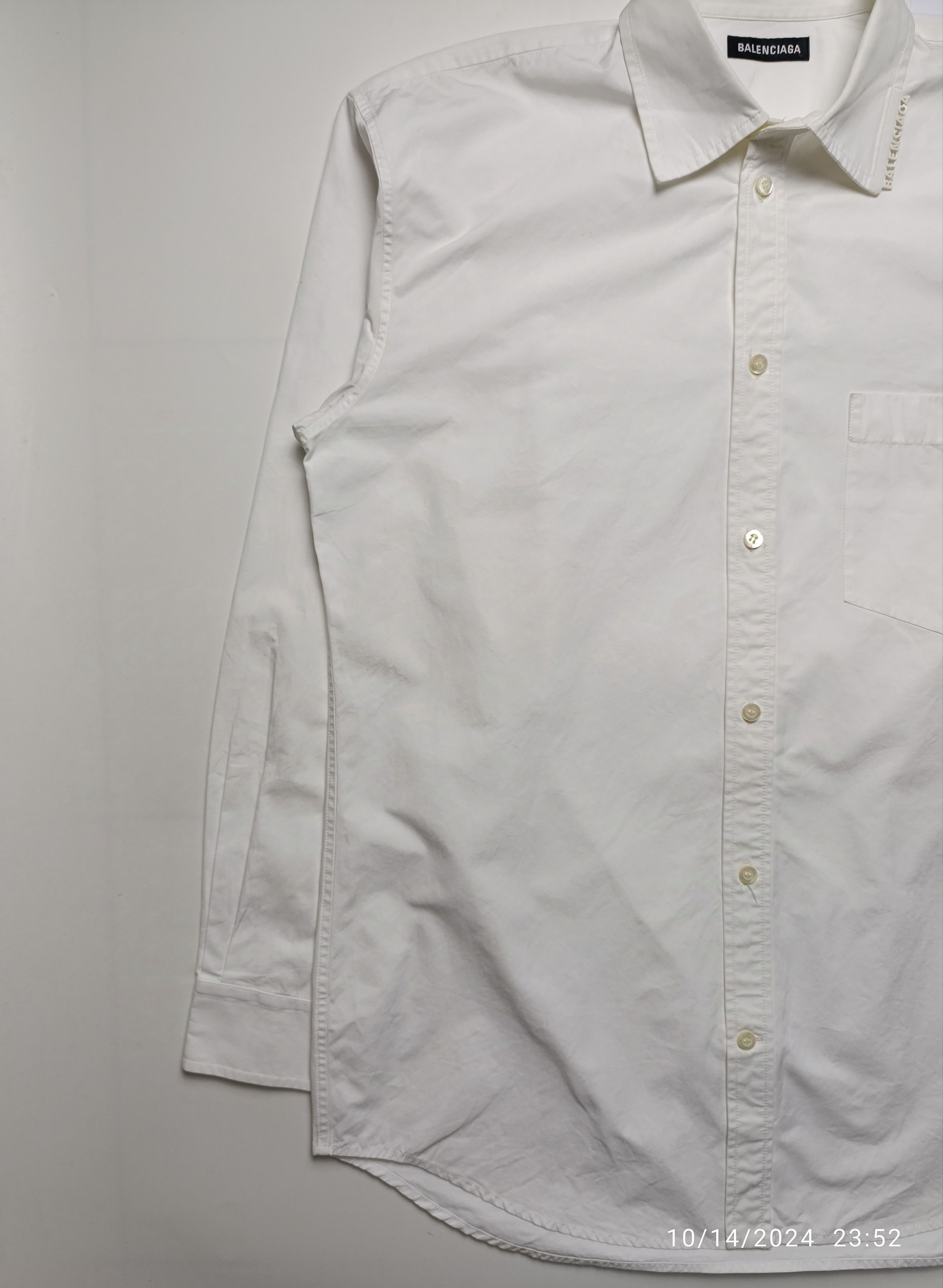 Balenciaga BALENCIAGA S/S 2020 RUBBER LOGO COLLAR CLASSIC SHIRT Size US L / EU 52-54 / 3 - 2 Thumbnail