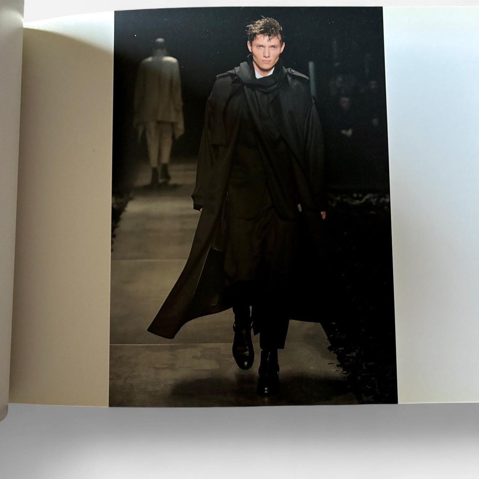 Dior × Hedi Slimane × Kris Van Assche DIOR HOMME autumn winter 2010-2011 collection catalog Size ONE SIZE - 2 Thumbnail