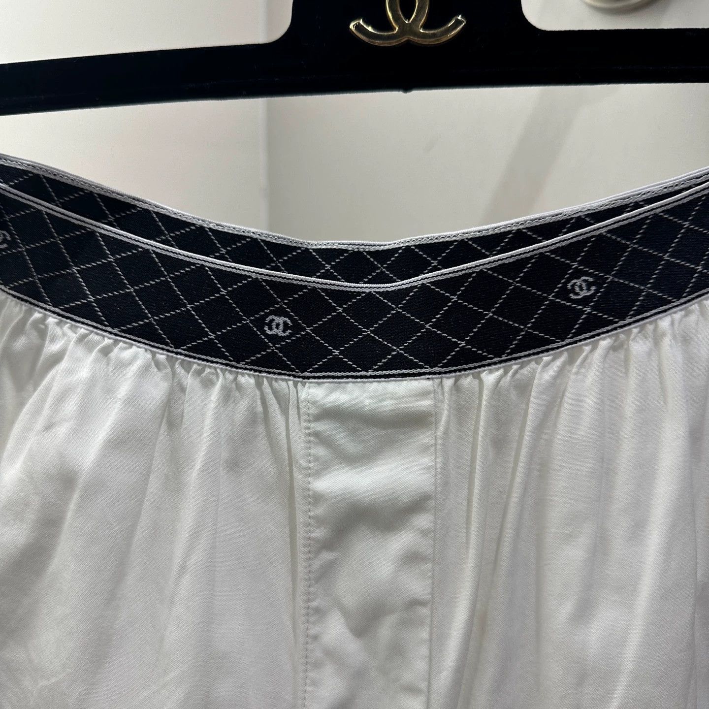 Chanel Chanel apr731 24S Elastic Waist Logo Shorts 34 Size 25" / US 0 / IT 36 - 6 Thumbnail