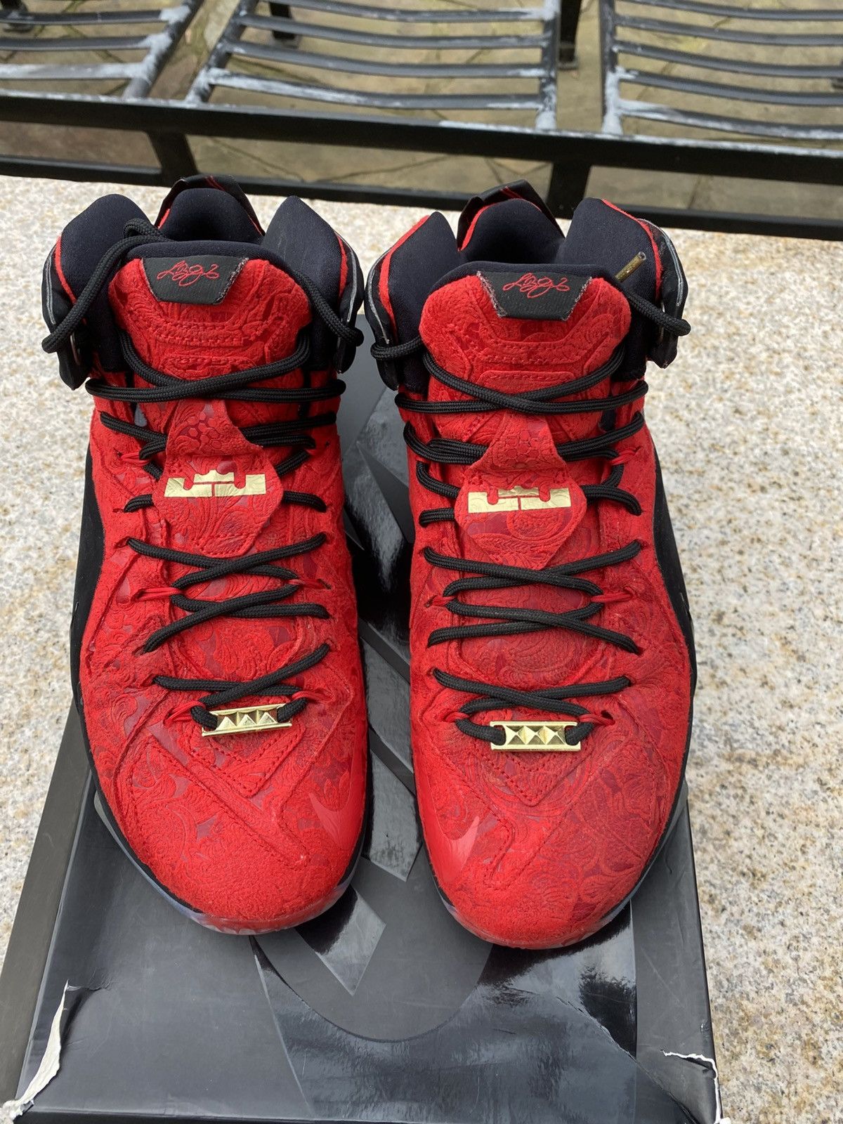 Nike Nike LeBron 12 748861-600 Red Kings Paisley Men Size 10 Used Size US 10 / EU 43 - 3 Thumbnail