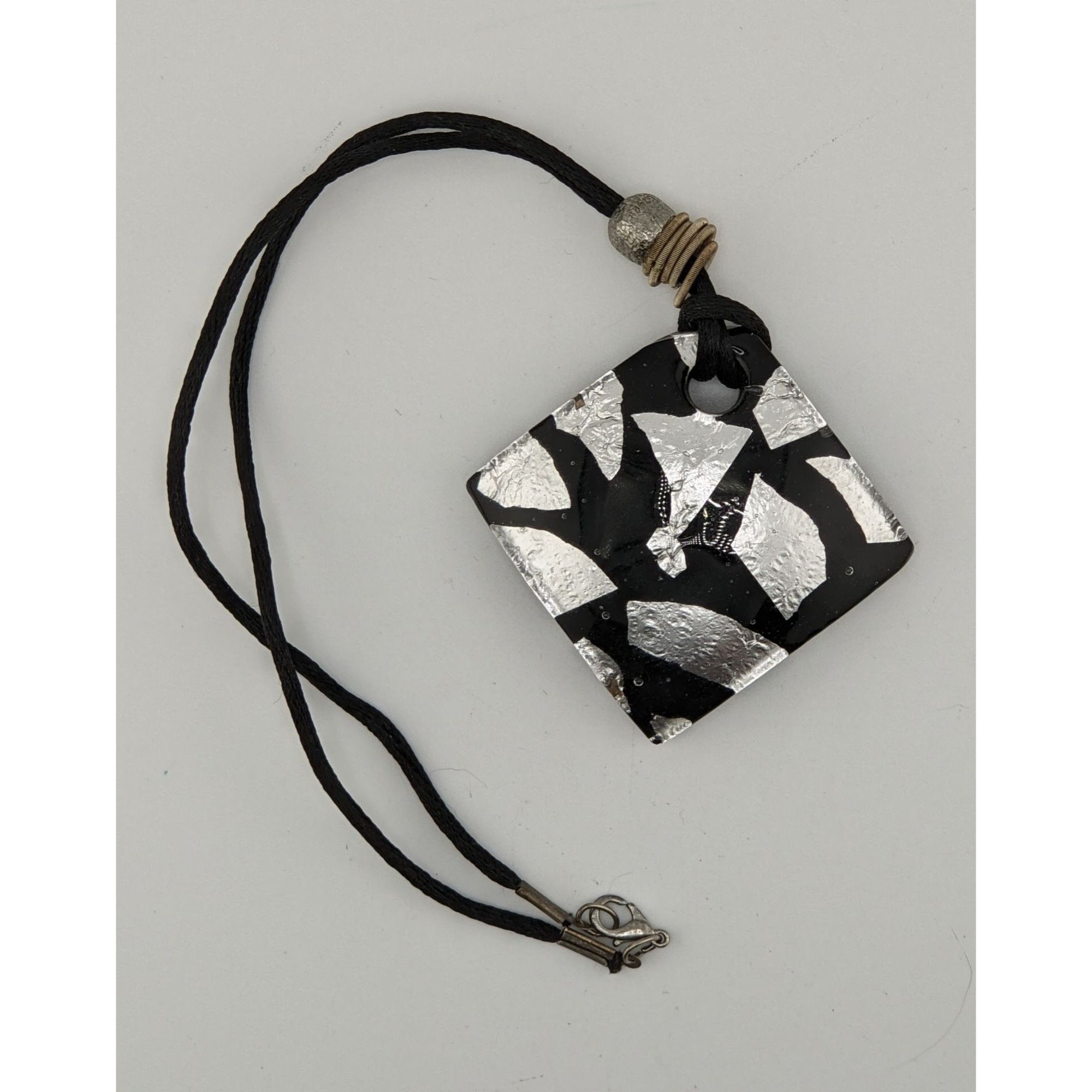 Other Vintage Black & Silver Abstract Glass Pendant Necklace Size ONE SIZE - 6 Thumbnail