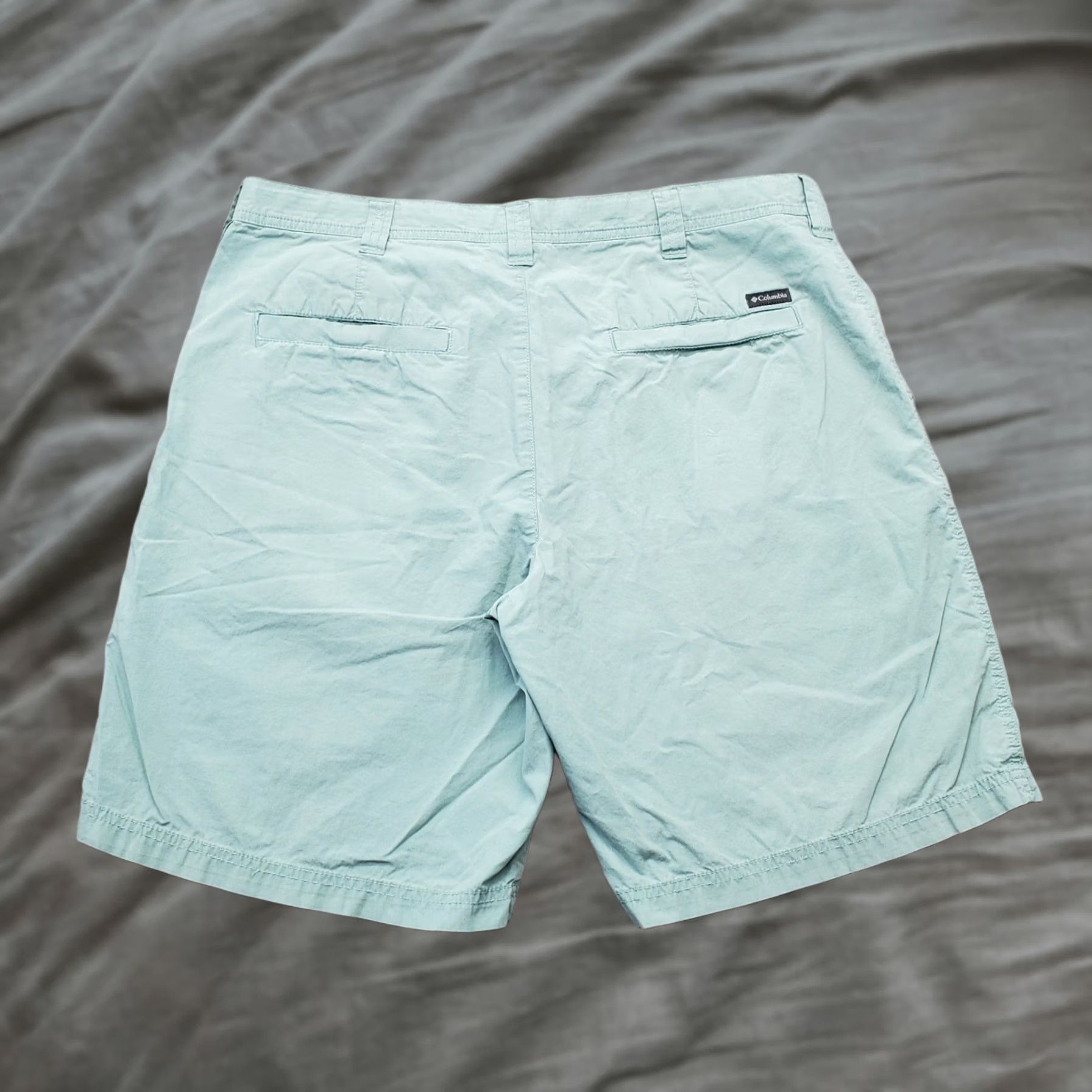 Vintage Columbia Mens Chino Shorts 36W Green Slash Pockets Mid Waist Casual Sportswear Shirt/Shorts Footwear? Size US 36 / EU 52 - 1 Thumbnail