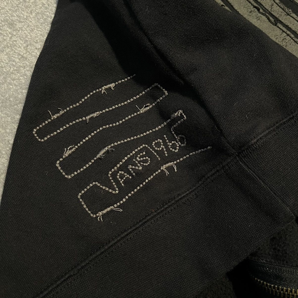 Vans Vintage 2000s Vans Skateboards Barbed Wire Logo Zip Hoodie Size US XXL / EU 58 / 5 - 7 Thumbnail