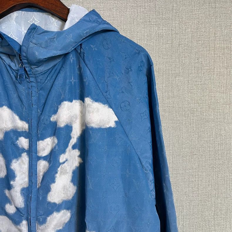 Louis Vuitton Louis Vuitton Blue sky and white clouds dark pattern logo j Size US S / EU 44-46 / 1 - 3 Thumbnail