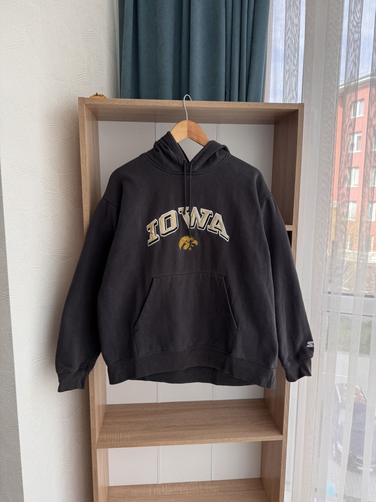 Starter × Vintage Vintage Starter IOWA Hawkeyes Sportswear Distressed Hoodie Size US L / EU 52-54 / 3 - 1 Thumbnail