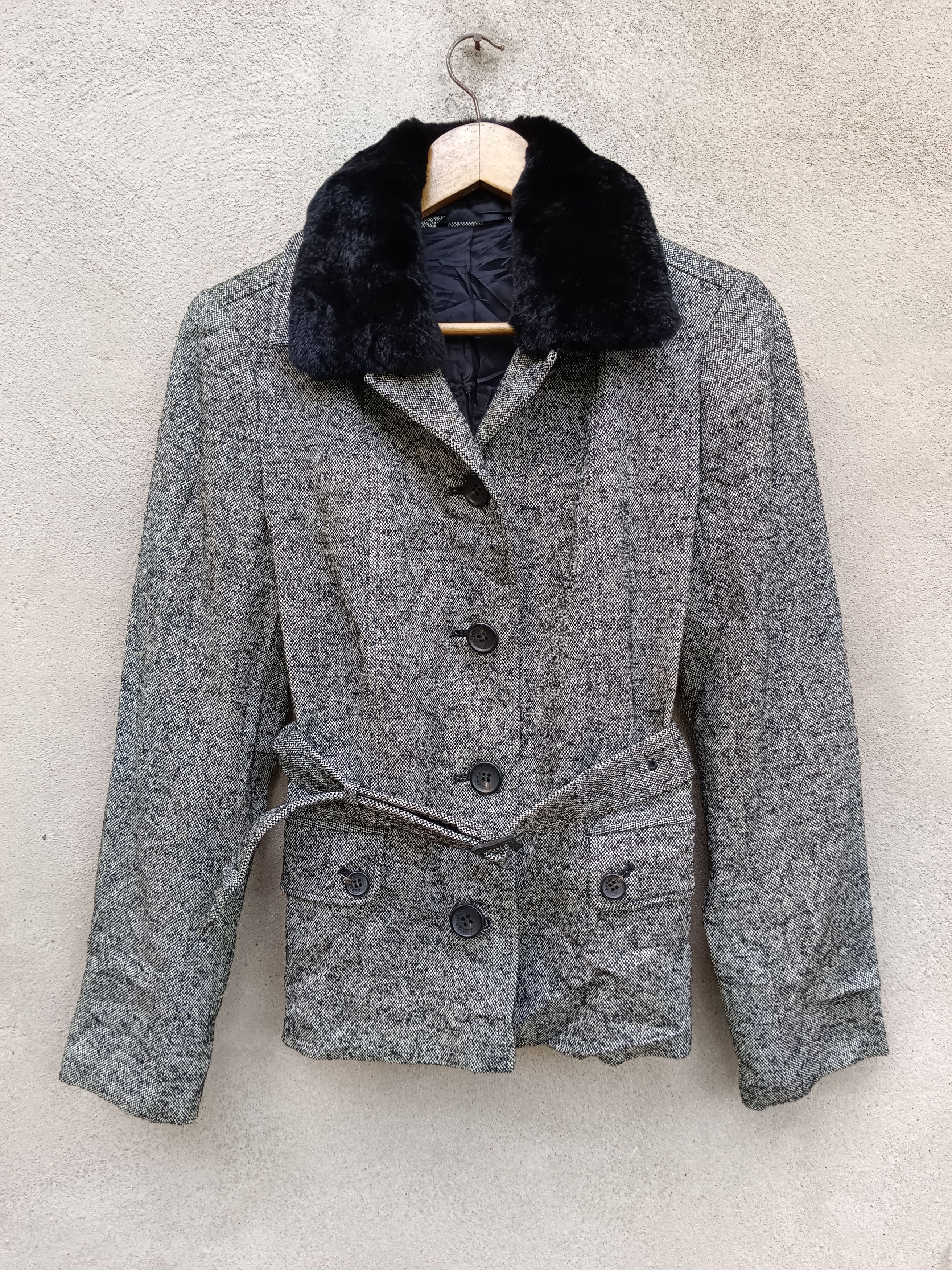 Burberry Vintage Burberry Fur Collar jacket Size US S / EU 44-46 / 1 - 1 Thumbnail