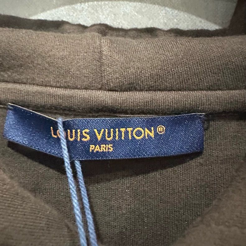 Louis Vuitton Louis Vuitton size 4l Three-flower Hardware Logo Hoodie Swe Size US M / EU 48-50 / 2 - 3 Thumbnail