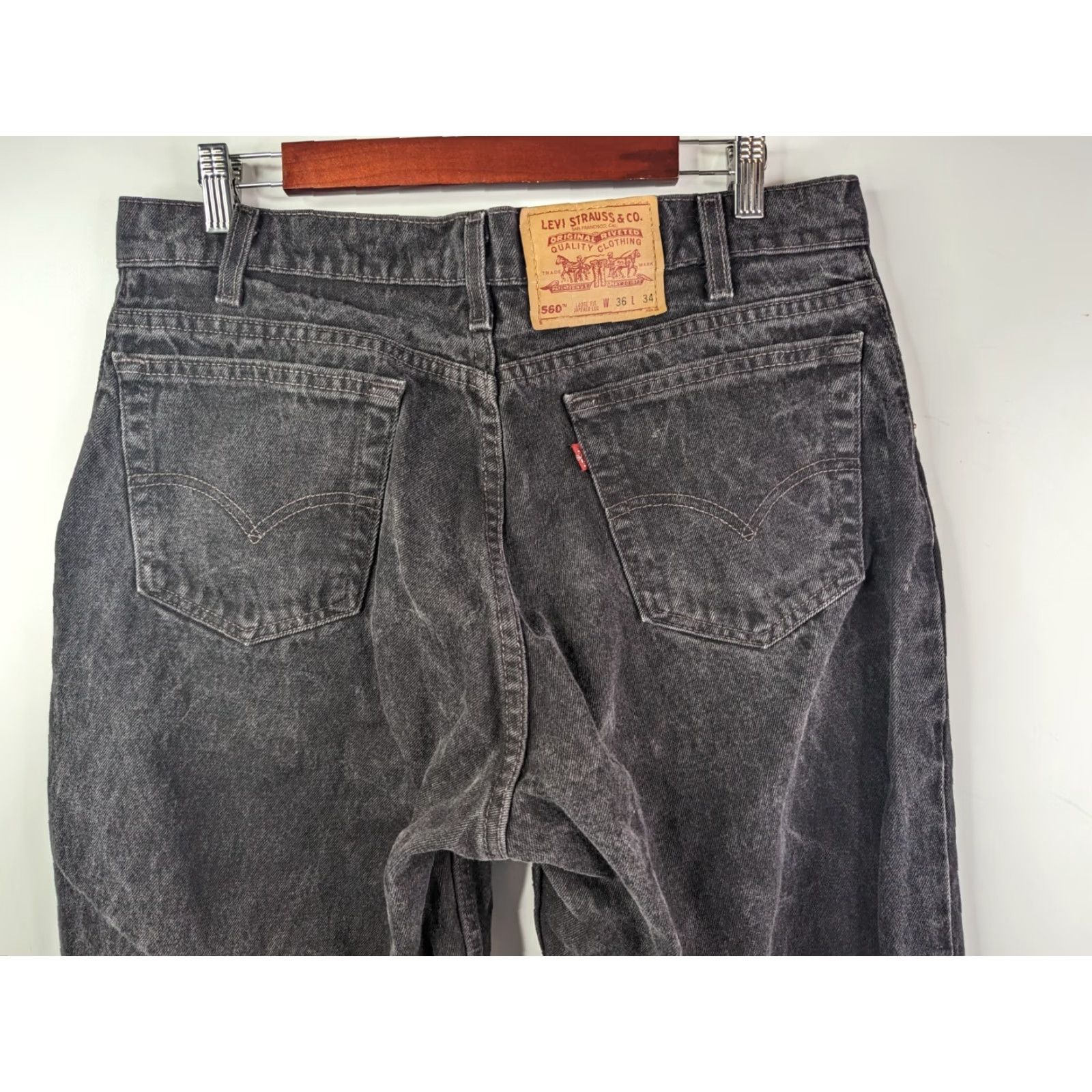 Levi's VINTAGE Levi's 560 Jeans Men's 36x30 Black Distressed 90s Y2K Tapered Relaxed Denim 5-Pocket Logo Jeans Size US 36 / EU 52 - 6 Thumbnail