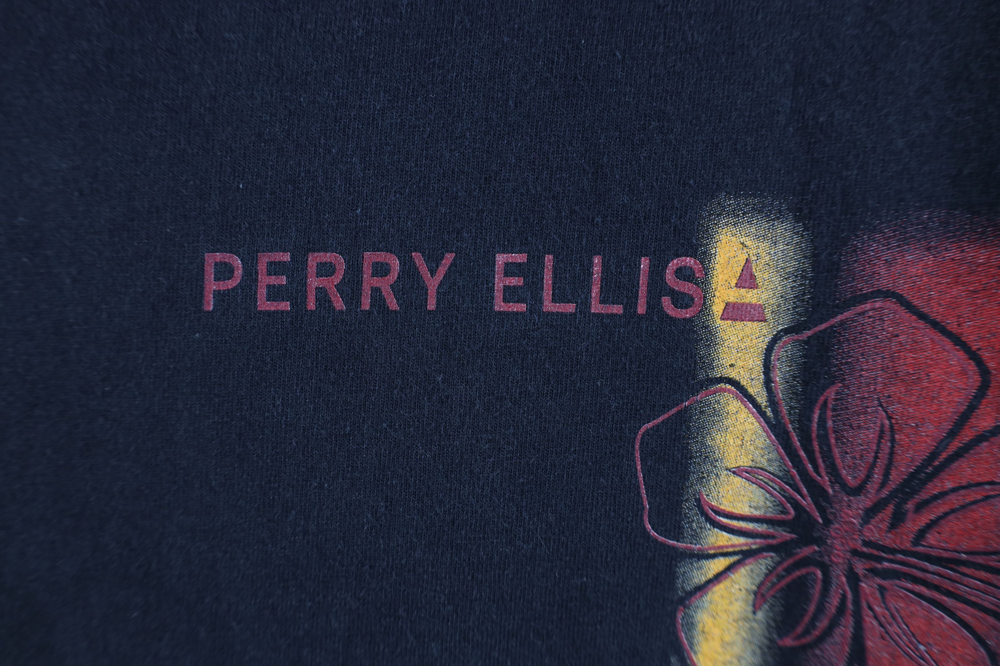 Vintage Vintage 90s Perry Ellis Spell Out Flower T-Shirt Black Size US M / EU 48-50 / 2 - 4 Thumbnail