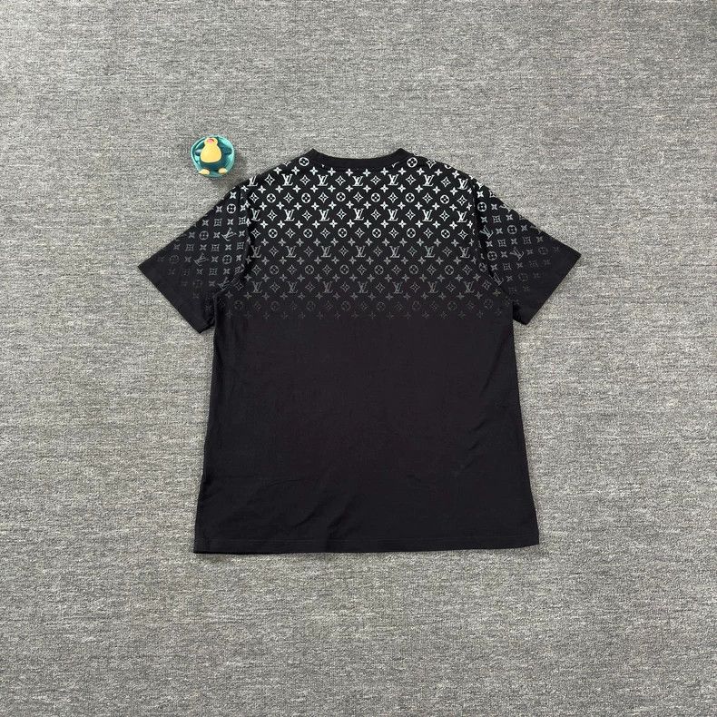 Louis Vuitton Louis Vuitton size 5l Gradient full-print black short sleev Size US XXL / EU 58 / 5 - 2 Thumbnail