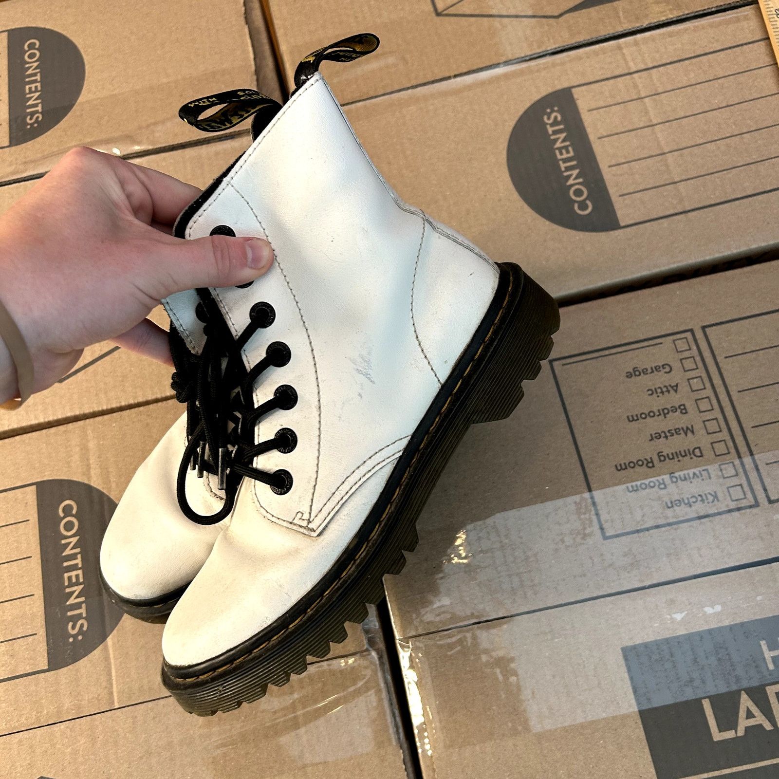 Dr. Martens Dr Martens White Womens Boot US 7 L Has flaws Size US 7 / IT 37 - 2 Thumbnail