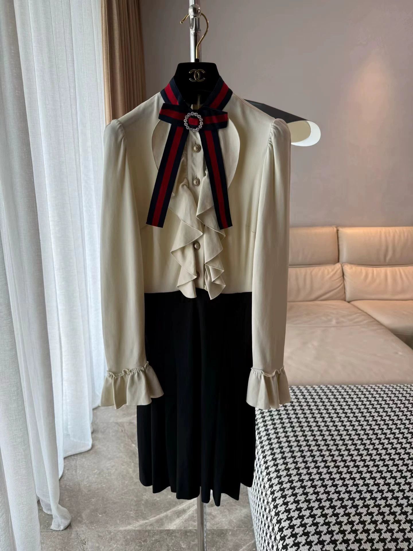 Gucci Gucci Bow High Waist Elastic XS Liu Yifei Dress Size XS / US 0-2 / IT 36-38 - 1 Thumbnail