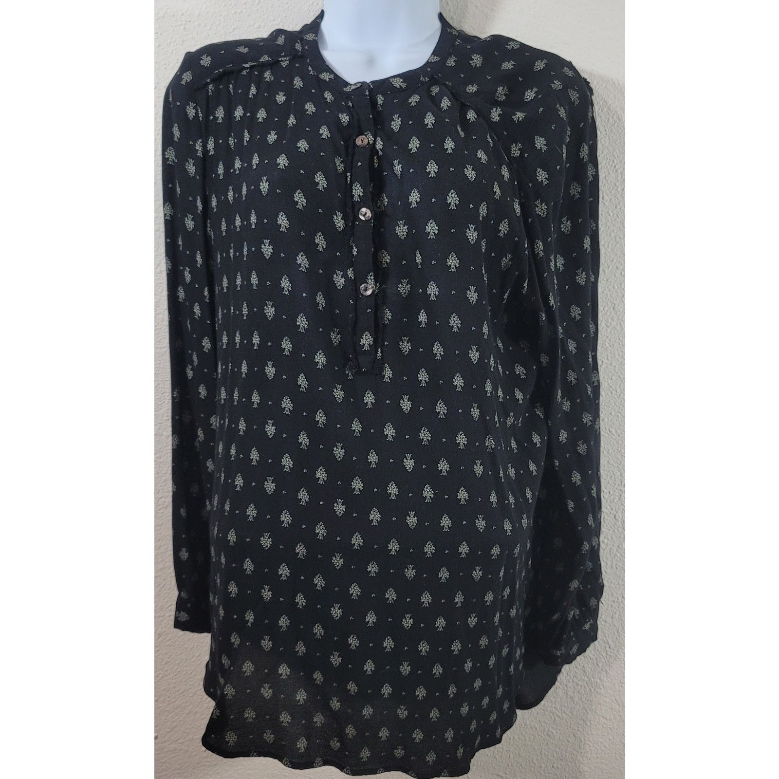 H&M H&M Black Floral Print Frayed Detail Henley Top 10 HI Low Size L / US 10 / IT 46 - 1 Thumbnail