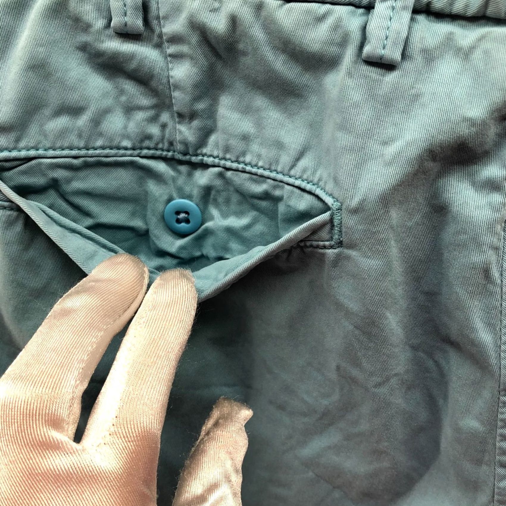 Uniqlo Uniqlo Chino Shorts Mens M 30-33 inch Light Blue Flat Front Cotton 10'' Inseam Mens Regular Blue Chino Shorts Shirt? Size US 31 - 3 Thumbnail