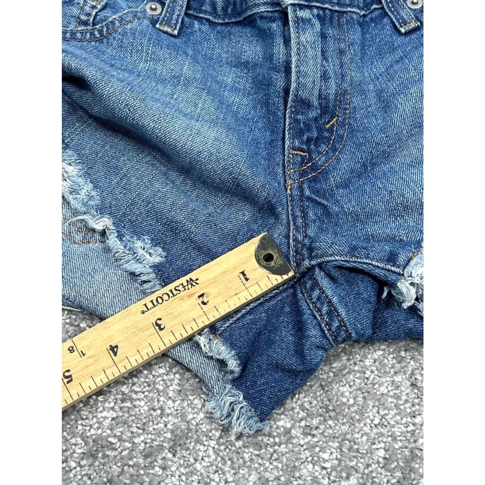Levi's VINTAGE Levi's Shorts Womens 26 Medium Wash Denim Cut-Offs Studded Casual Summer Girls Size 26" / US 2 / IT 38 - 2 Thumbnail