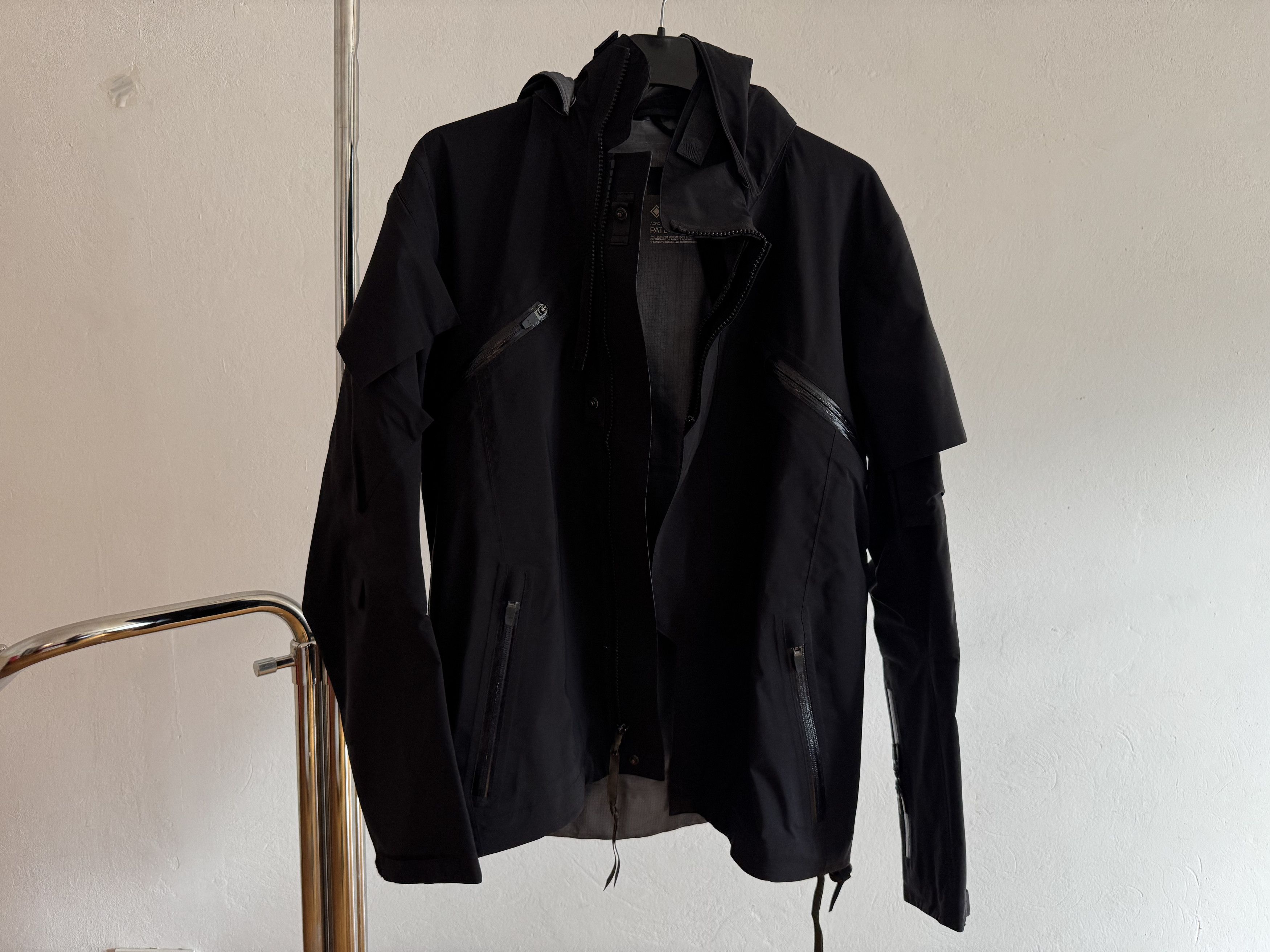 Acronym Acronym J1B-GT Size US S / EU 44-46 / 1 - 2 Thumbnail