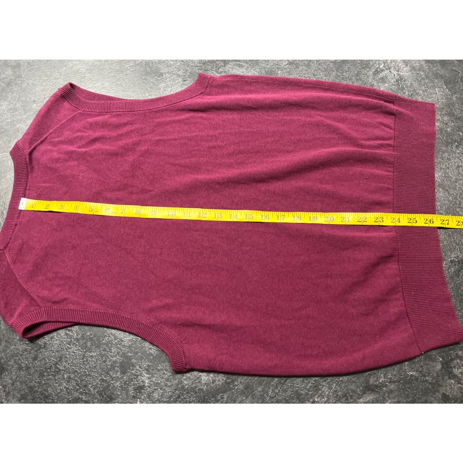 Vintage Alan Flusser Mens Sweater Vest Solid Maroon V-Neck Sleeveless Cotton M Regular All Seasons Lightweight Casual Workwear Modern Classic Size US M / EU 48-50 / 2 - 3 Thumbnail