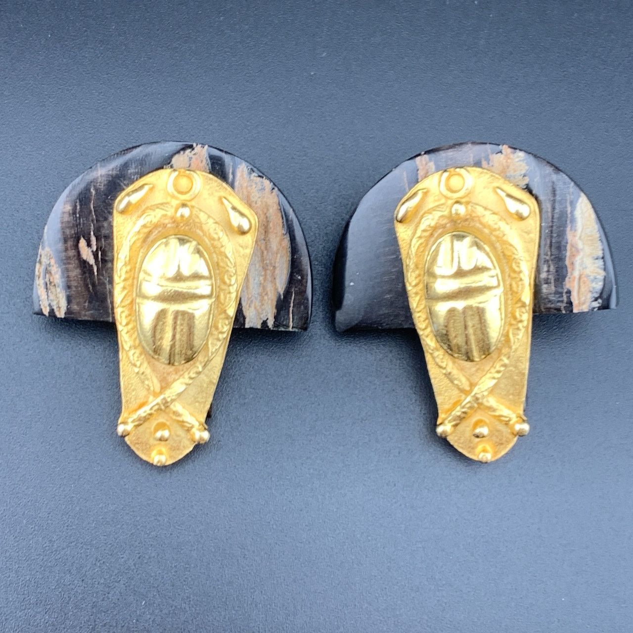 Vintage Vintage Gold Tone Brown Scarab Egyptian Necklace Earrings Size ONE SIZE - 6 Thumbnail