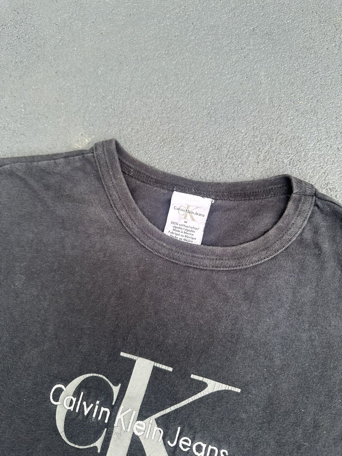 Calvin Klein Sunfaded Vintage Y2K Calvin Klein Tee Size US M / EU 48-50 / 2 - 6 Thumbnail