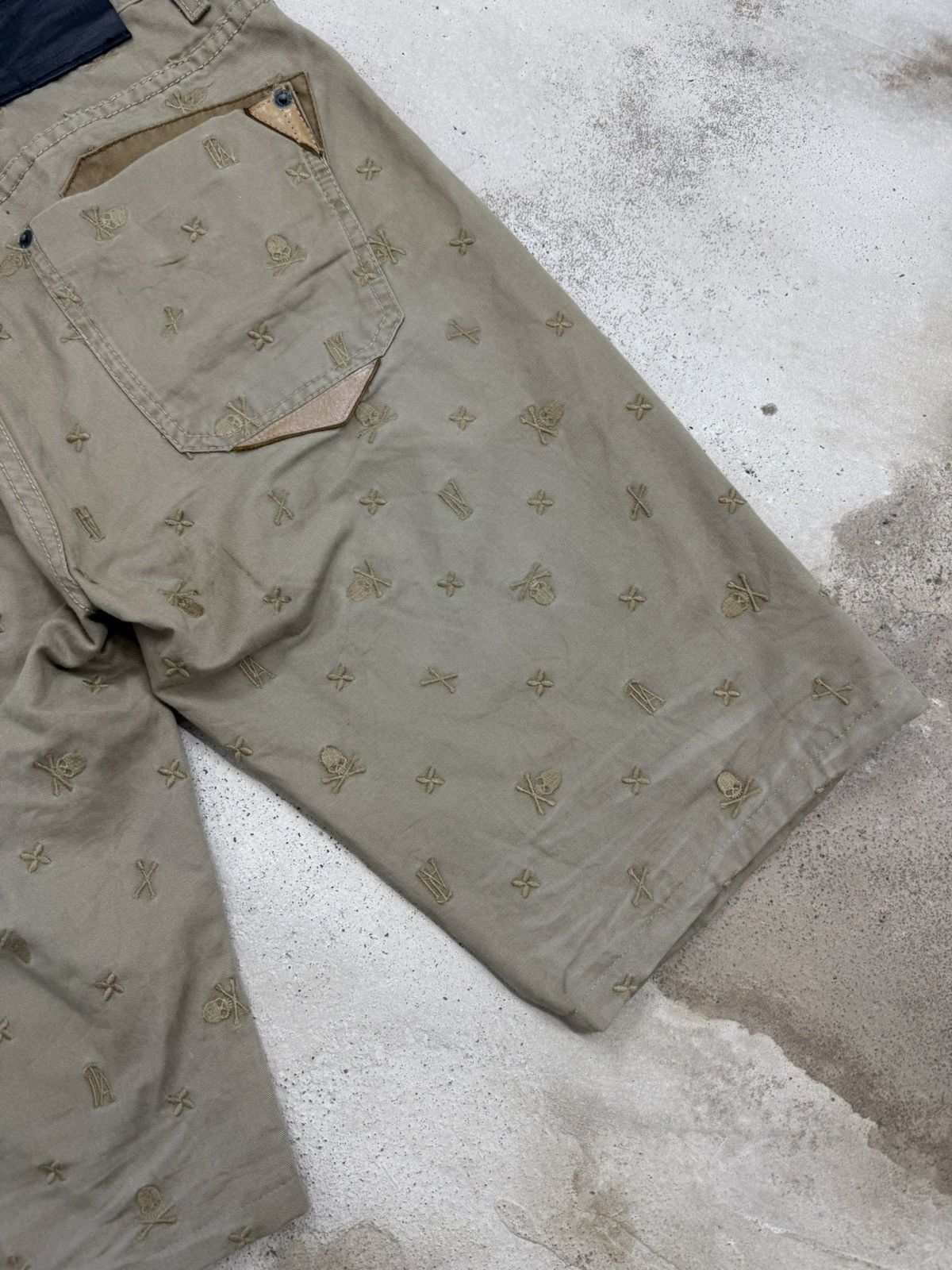 In The Attic In The Attic Embroidery Skull Design Japanese Short Pants Size US 31 - 9 Thumbnail