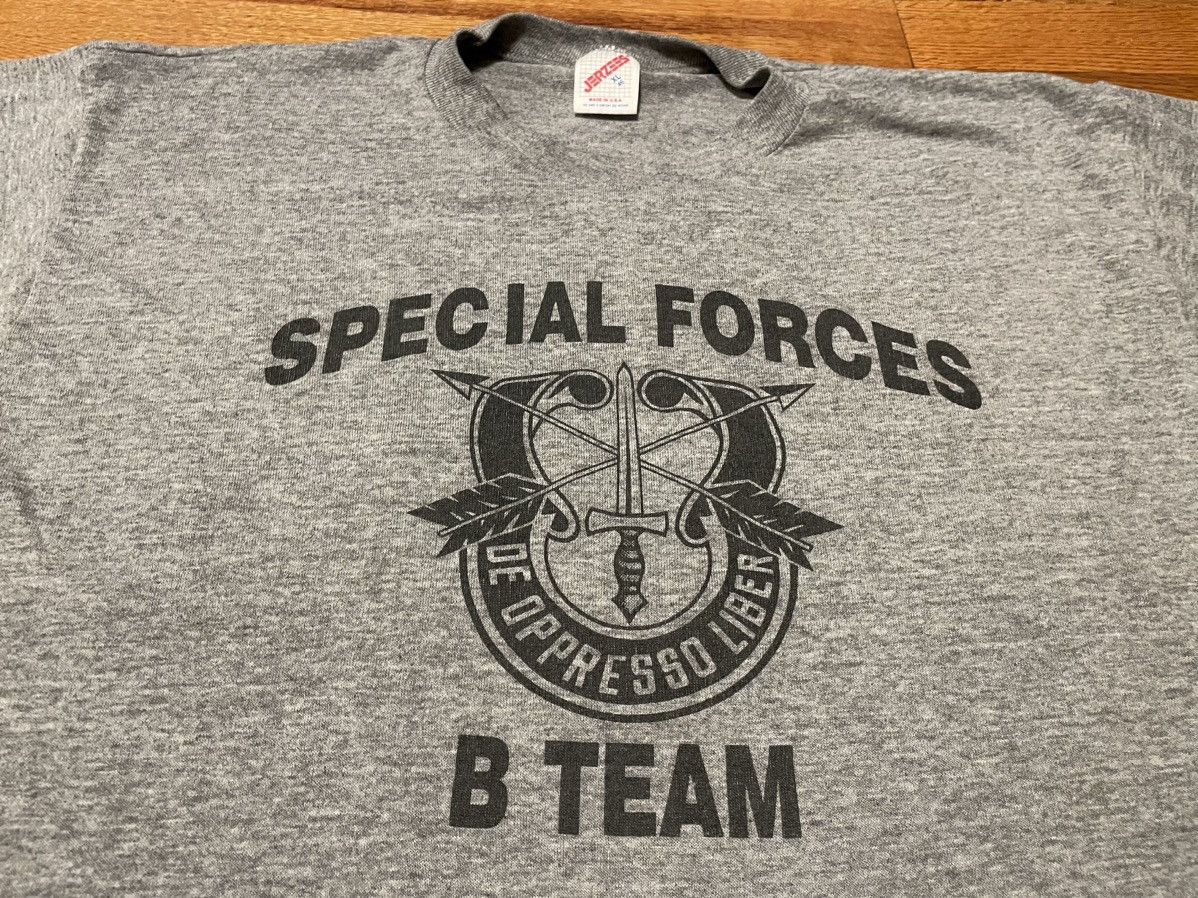 Jerzees × Vintage Vintage 90s RARE Special Forces US Army Military T Shirt Size US XL / EU 56 / 4 - 2 Thumbnail
