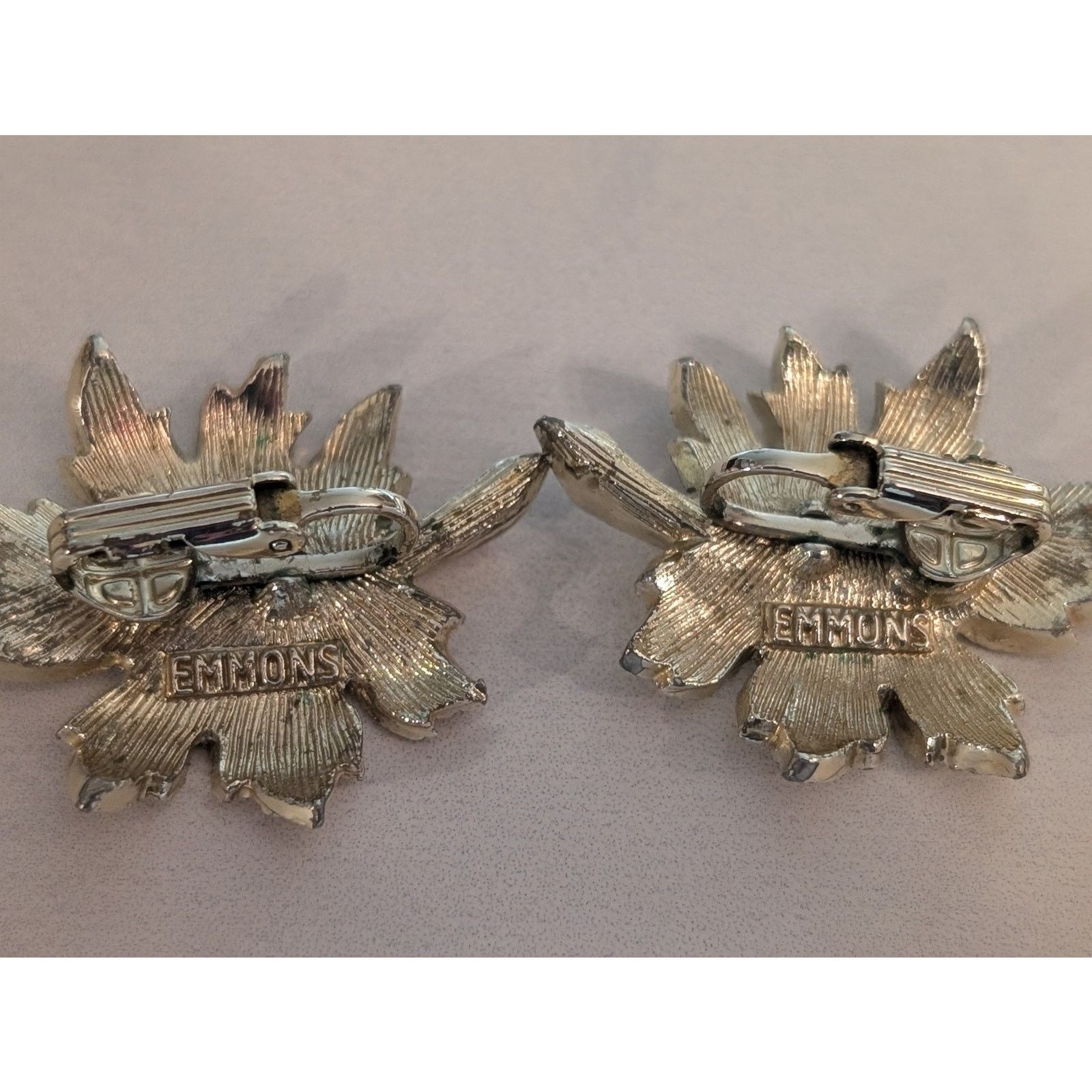 Vintage VTG 1955 Emmons Gold-Tone Leaf Brooch & Clip-On Earrings Set Size ONE SIZE - 5 Thumbnail