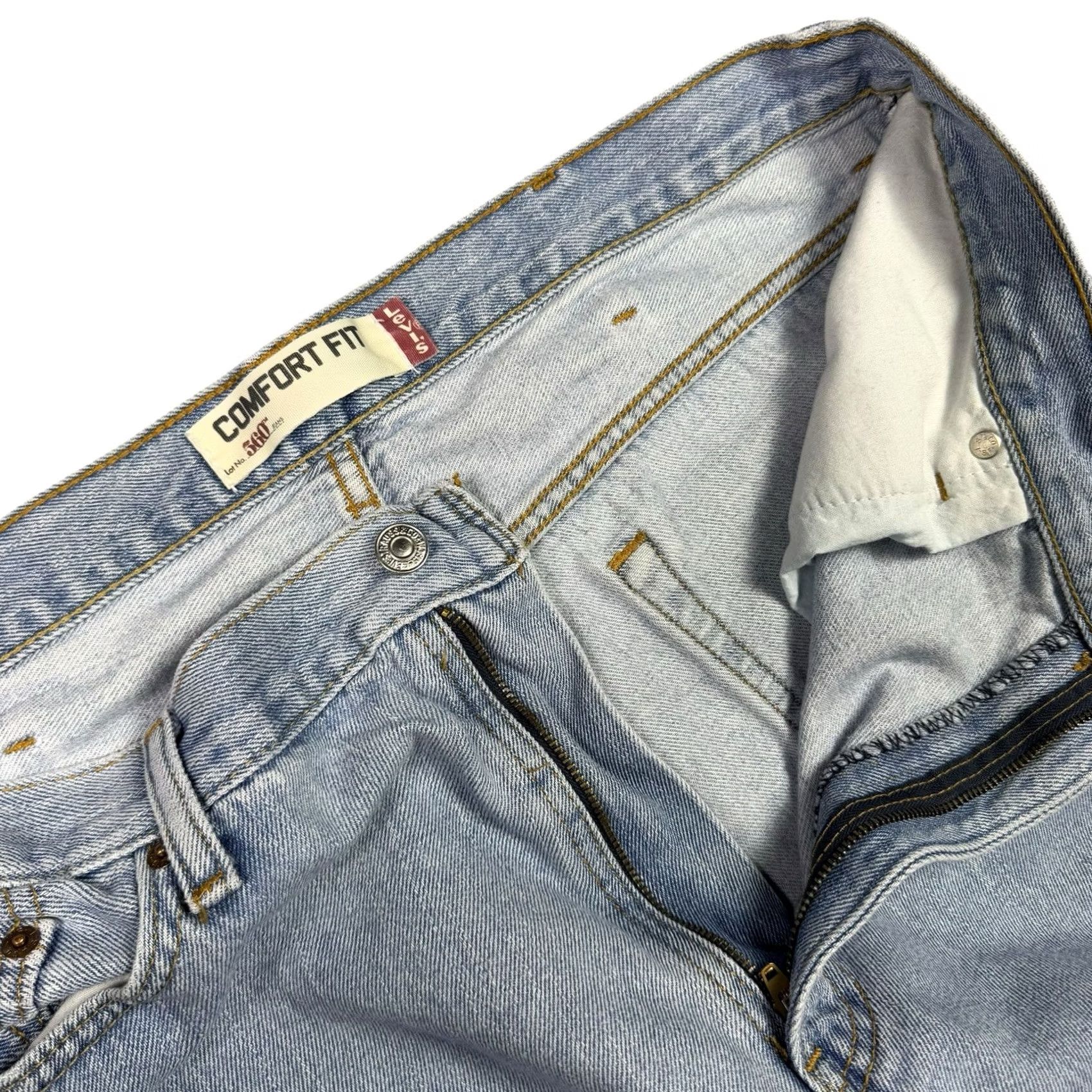 Levi's Vintage Levi's 560 Jeans Men 38x30 Relaxed Lightwash Denim 90s Grunge Baggy Comfort Jeans Mens Regular XS- nope Size US 38 / EU 54 - 6 Thumbnail