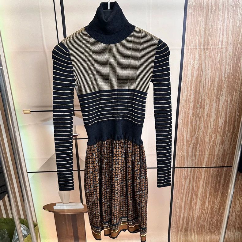 Louis Vuitton Louis Vuitton Wool Silk Paneled Dress S Size US S / EU 44-46 / 1 - 1 Thumbnail