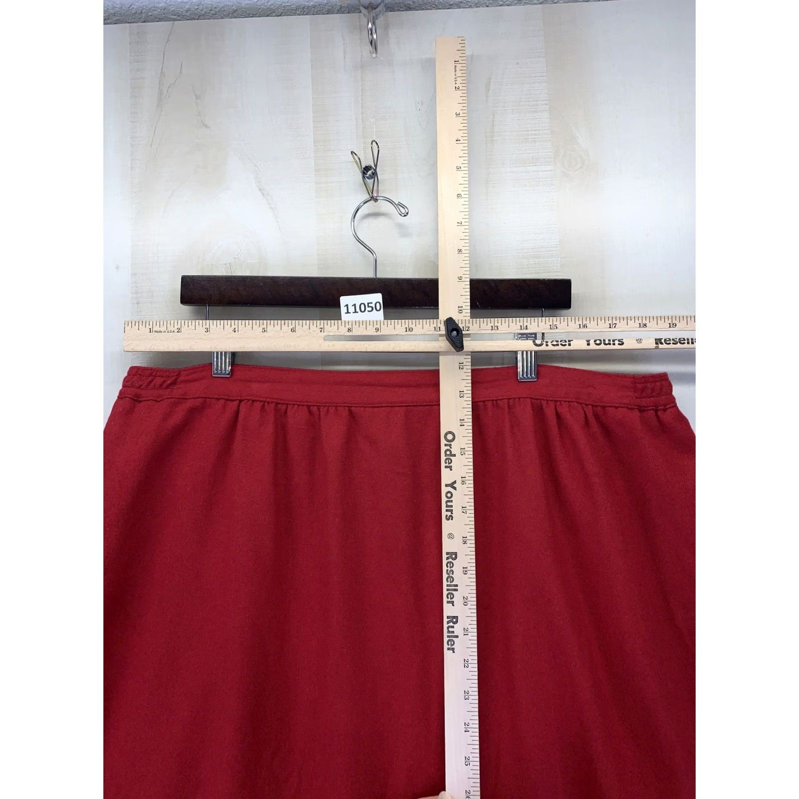 Vintage VINTAGE Red Wool Straight Skirt Womens Size 24 Knee Length 80s 24 Womens Skirt Size 42" / US 20 - 2 Thumbnail