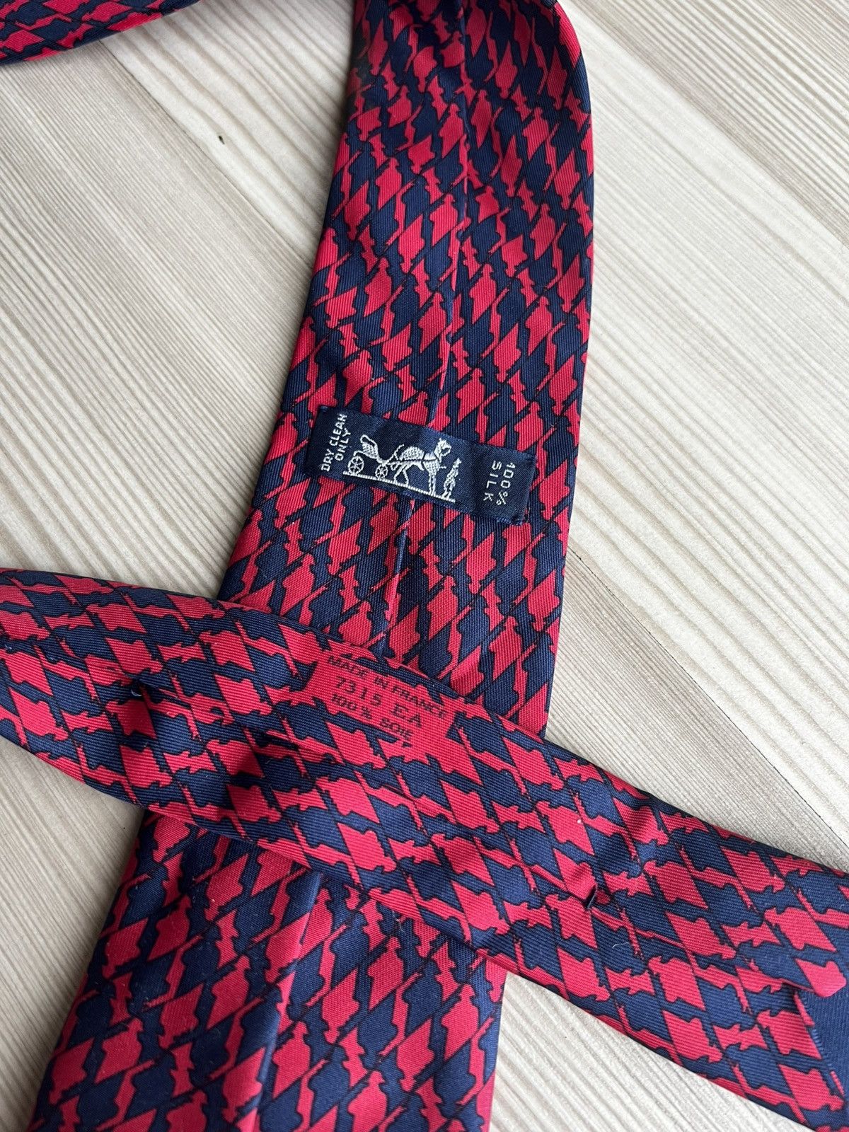 Hermes Vintage Hermes Red/Black Silk Tie 7315EA Made in France Size ONE SIZE - 3 Thumbnail