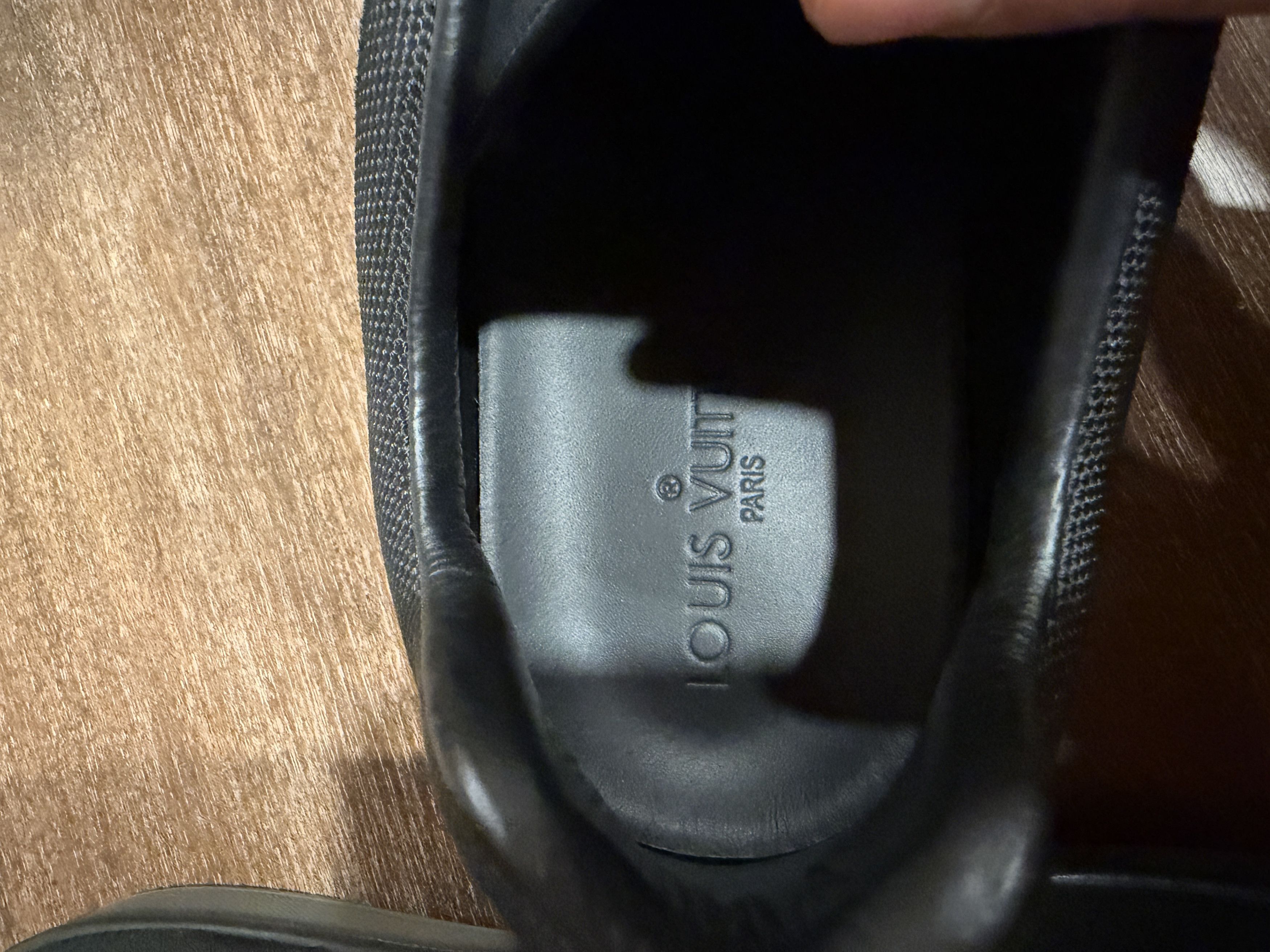 Louis Vuitton Louis Vuitton Low Top Black Sneakers Size Lv 10 Size US 10 / EU 43 - 7 Thumbnail