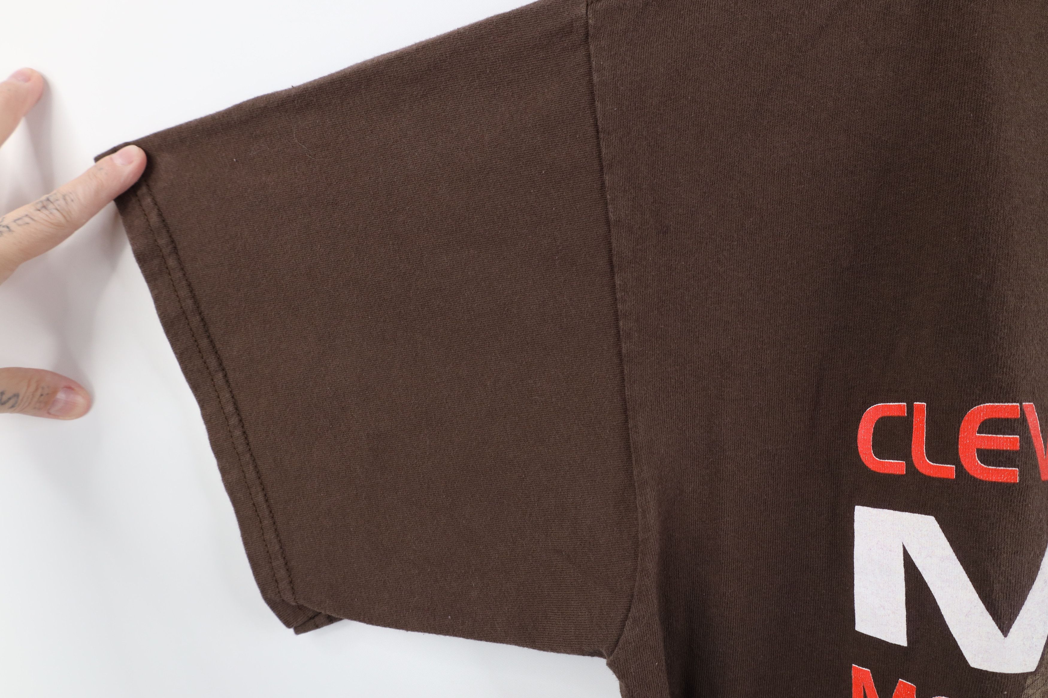 Vintage Vintage 90s Valuable Dad Cleveland Browns Football T-Shirt Size US XL / EU 56 / 4 - 8 Thumbnail