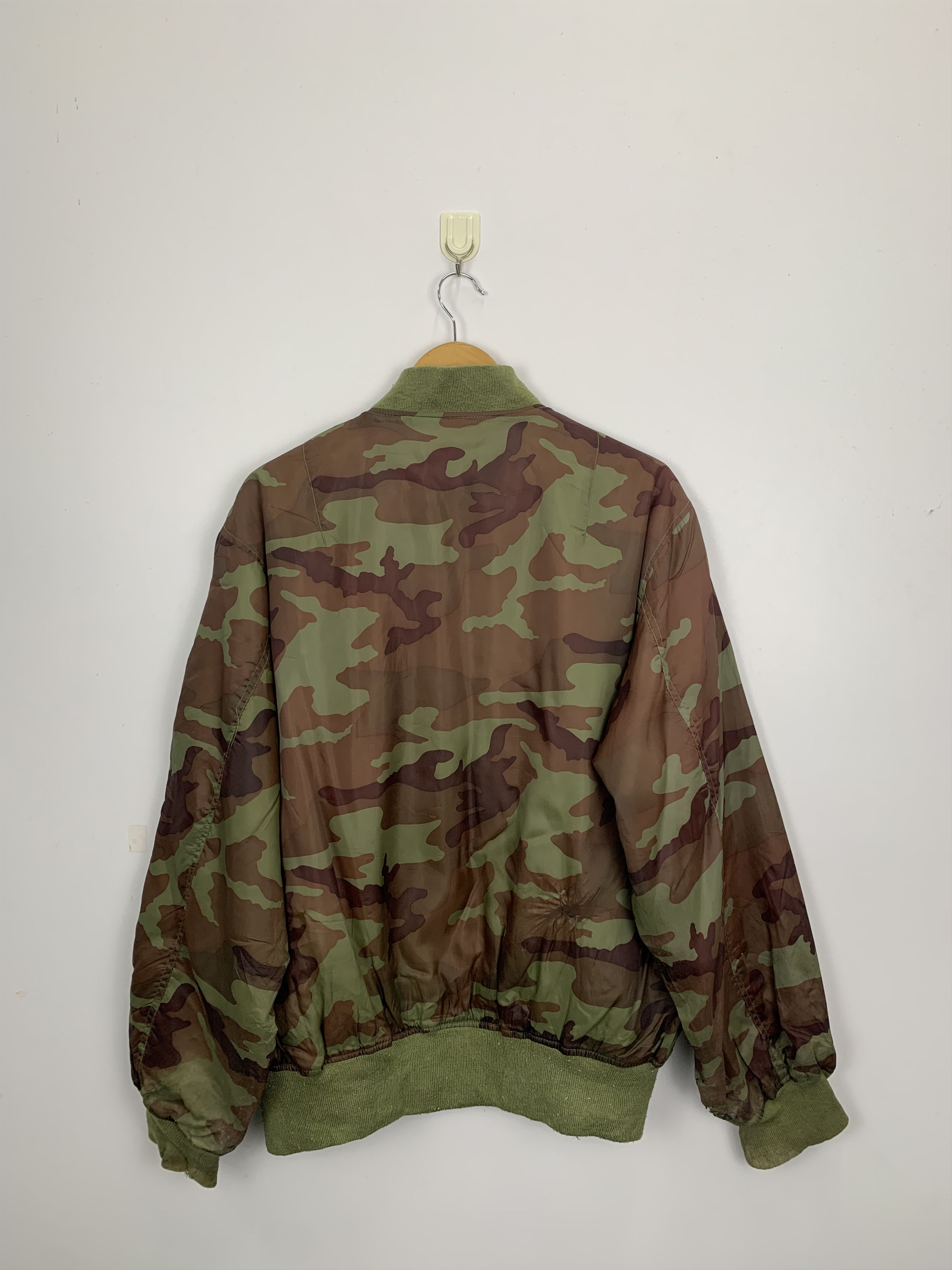 Vintage Vintage Camo Military Bomber Jacket J0798 Size US L / EU 52-54 / 3 - 3 Thumbnail