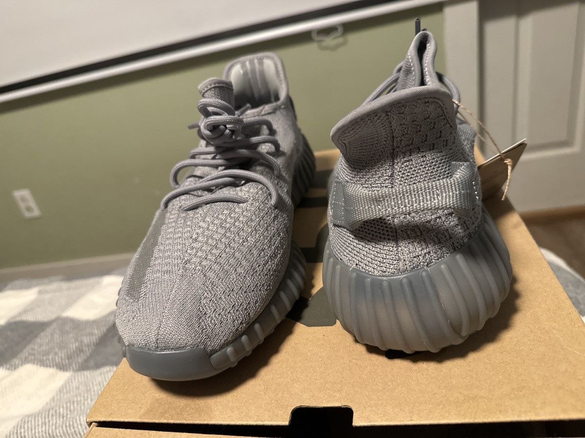 Adidas Yeezy Boost 350 V2 Size US 12 / EU 45 - 9 Thumbnail