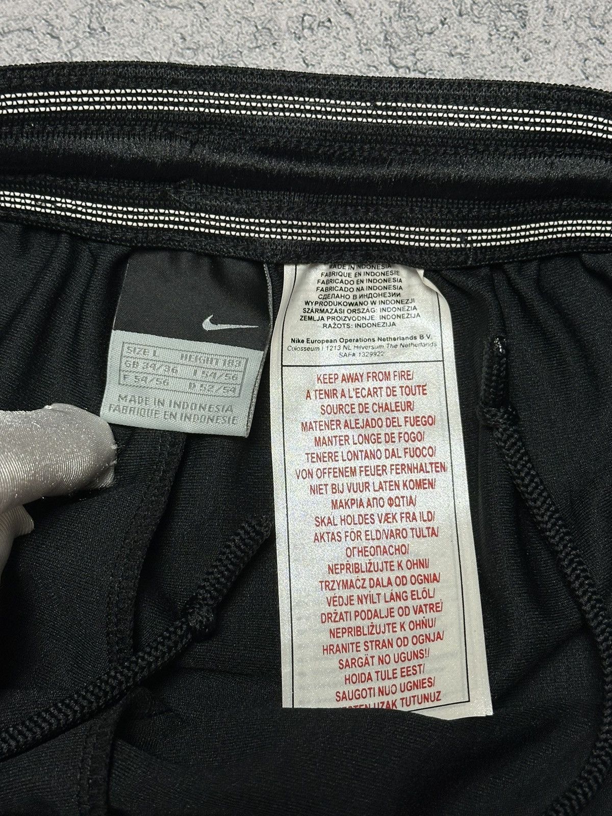 Nike Vintage Nike Total 90 Swoosh Deadstock Shorts Size US 32 / EU 48 - 6 Thumbnail