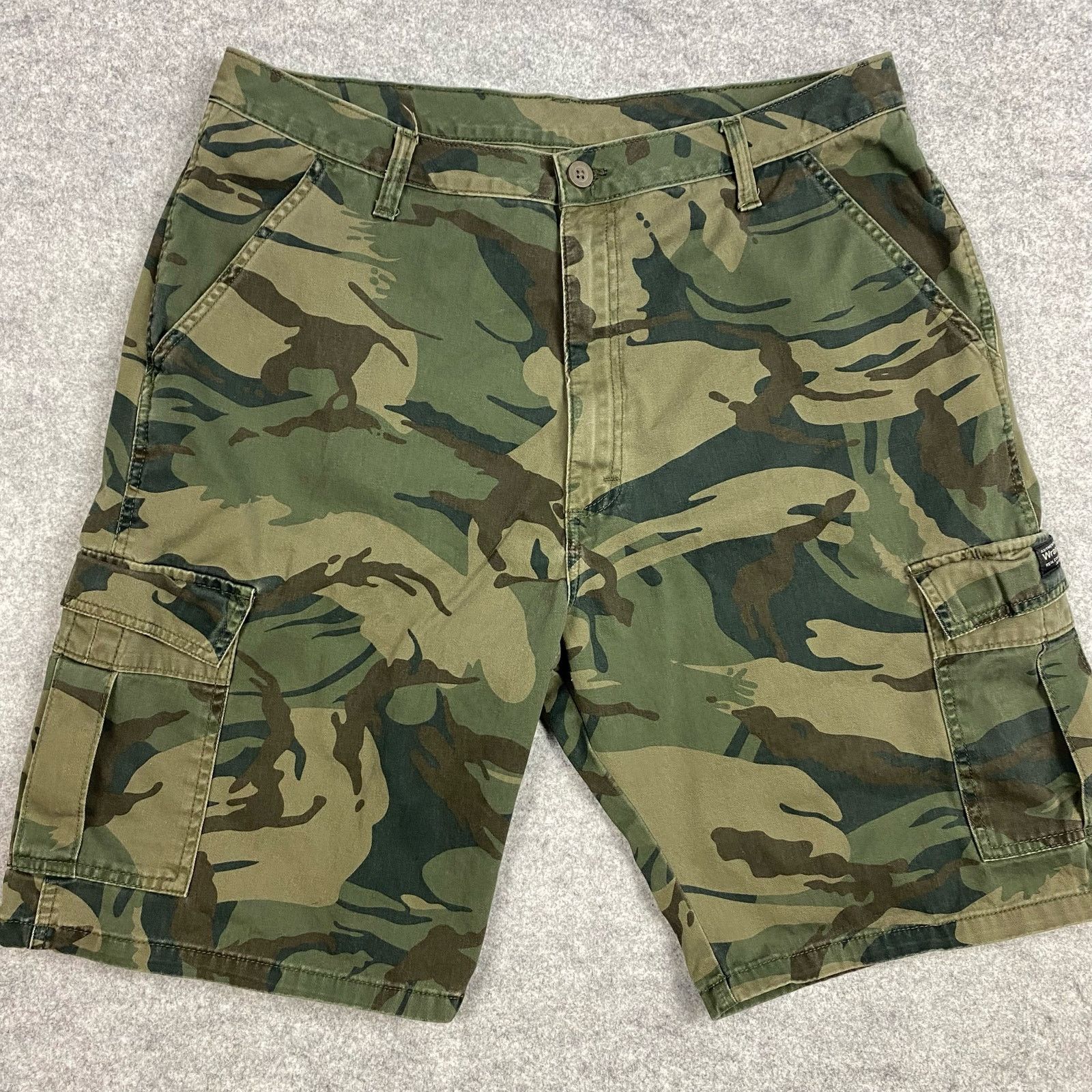 Wrangler Wrangler men’s shorts cargo camo 36 big pocket utility Size US 36 / EU 52 - 1 Thumbnail