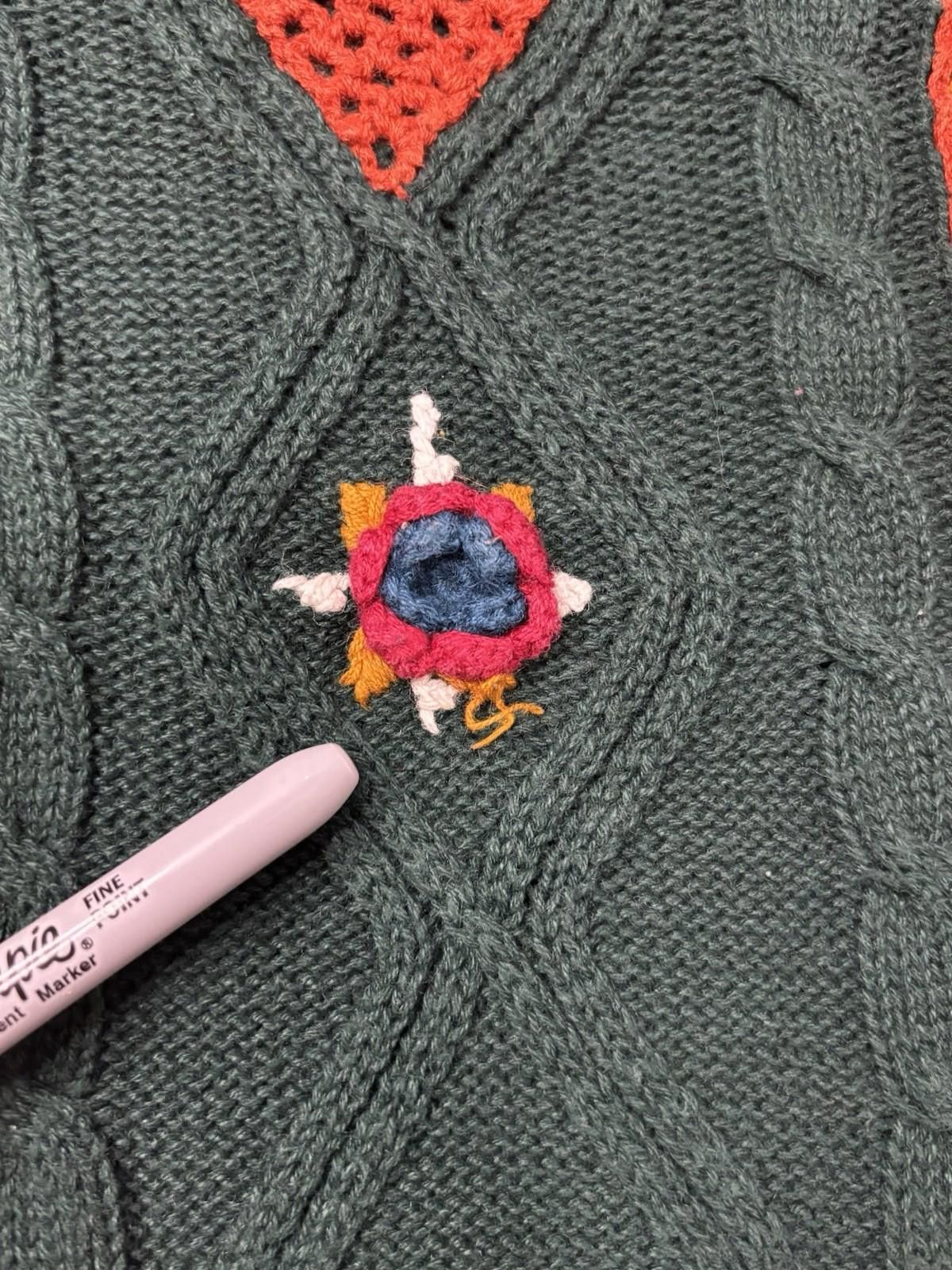 The Unbranded Brand VTG Sweater Womens Medium 3D Floral Cable Knit Green Cotton Size M / US 6-8 / IT 42-44 - 5 Thumbnail