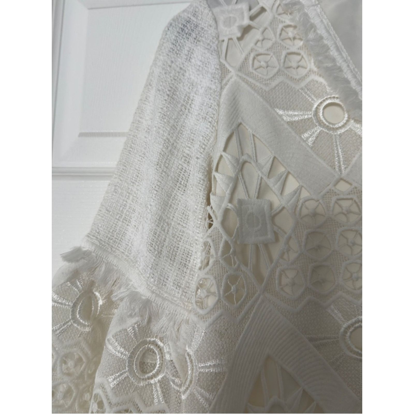 ALEXIS Alexis Cream Floral Lace V-Neck Bell Sleeve Top Size XS / US 0-2 / IT 36-38 - 4 Thumbnail