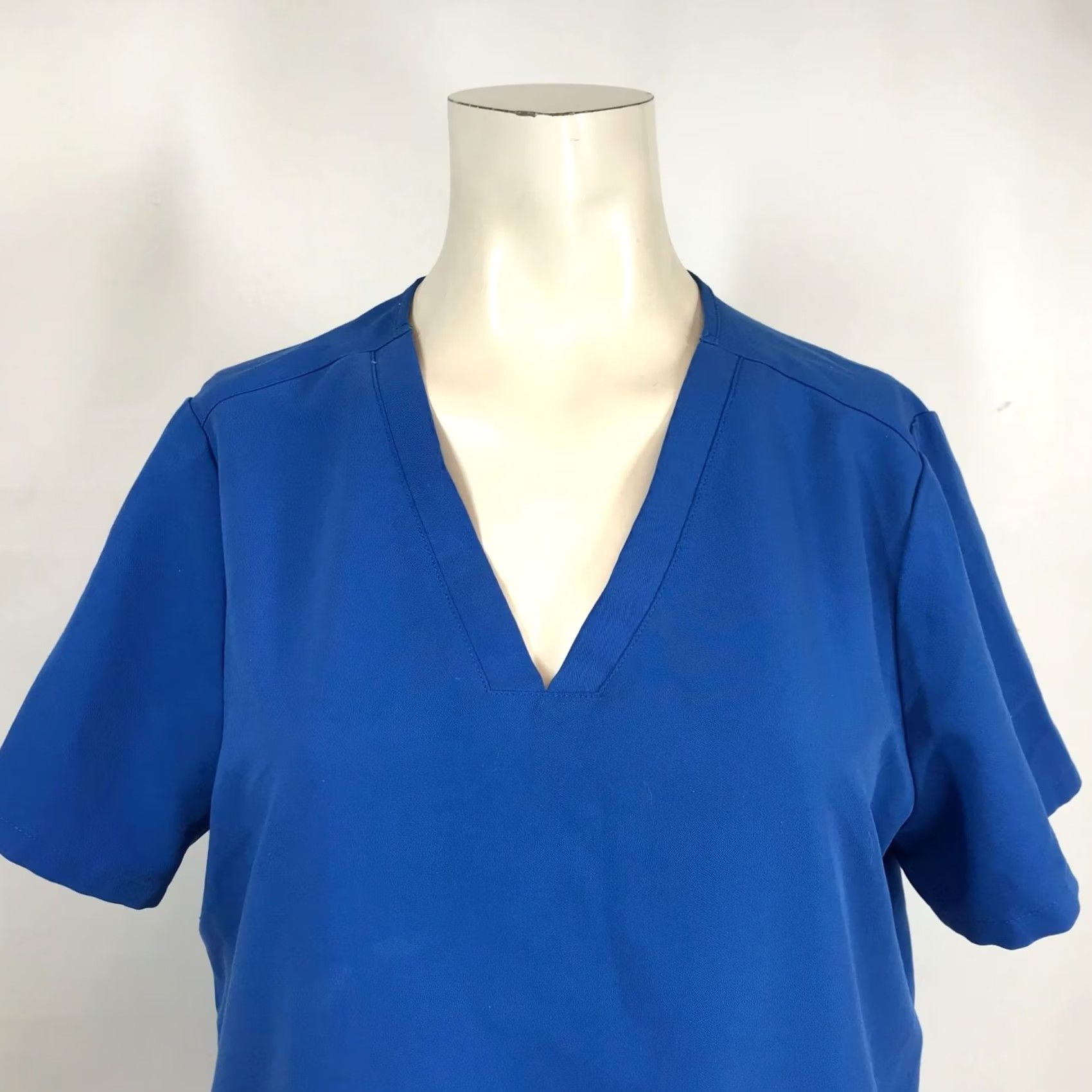 Vintage FIGS WOMEN'S MEDIUM BLUE SHORT SLEEVE V NECK TECHNICAL COLLECTION UNIFORM TOP Size M / US 6-8 / IT 42-44 - 2 Thumbnail