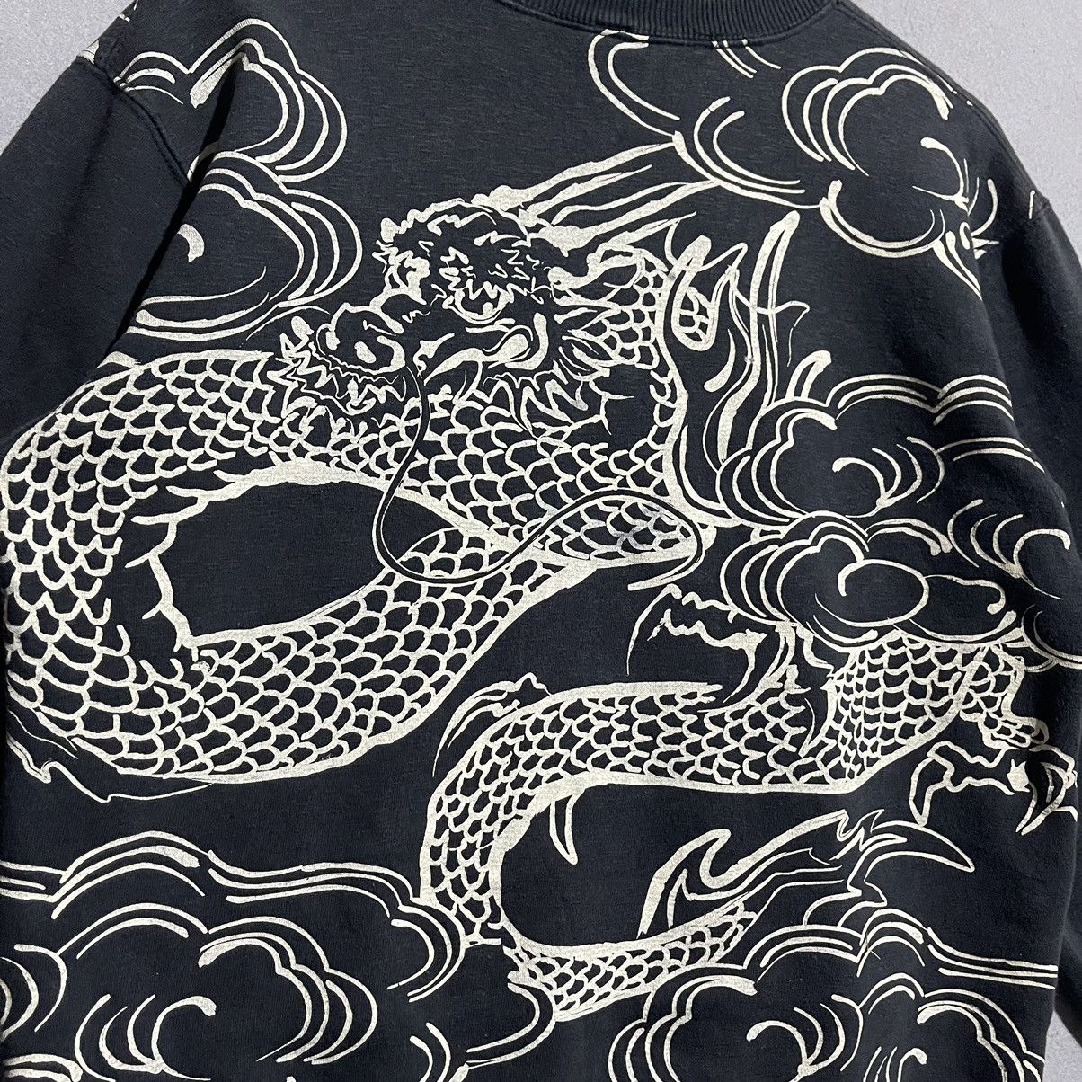 Japanese Brand Vintage 2000s Hither Grass Dragon Print Crewneck Sweatshirt Size US L / EU 52-54 / 3 - 2 Thumbnail