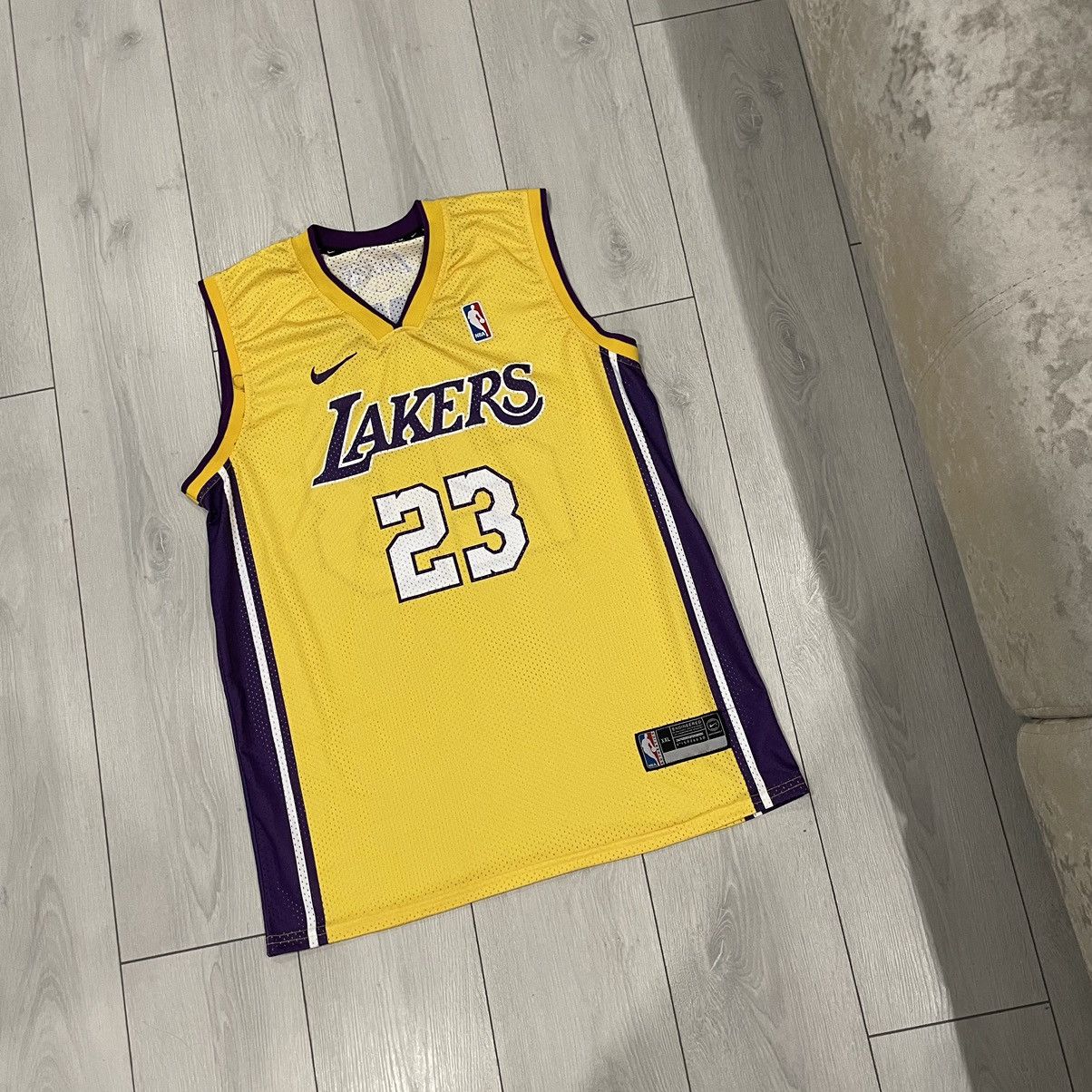 NBA × Nike Nike LA LAKERS NBA City Edition Jersey LeBron James 23 tee Size US XXL / EU 58 / 5 - 1 Thumbnail