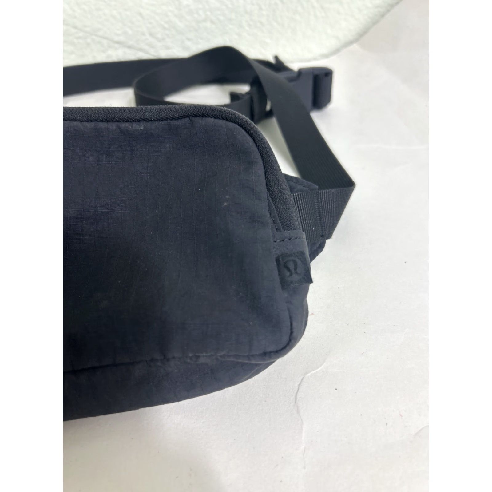 Lululemon Lululemon Everywhere Belt Bag Black Crossbody Waist Fanny Pack Small Women Adjustable Strap Nylon Polyester Matte Zipper Pouch Vintage No Size ONE SIZE - 3 Thumbnail
