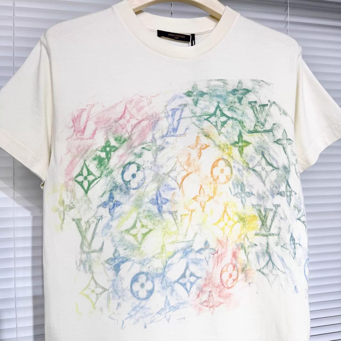 Louis Vuitton LV White Crayon Graffiti Monogram S/S Tee S Size US S / EU 44-46 / 1 - 3 Thumbnail