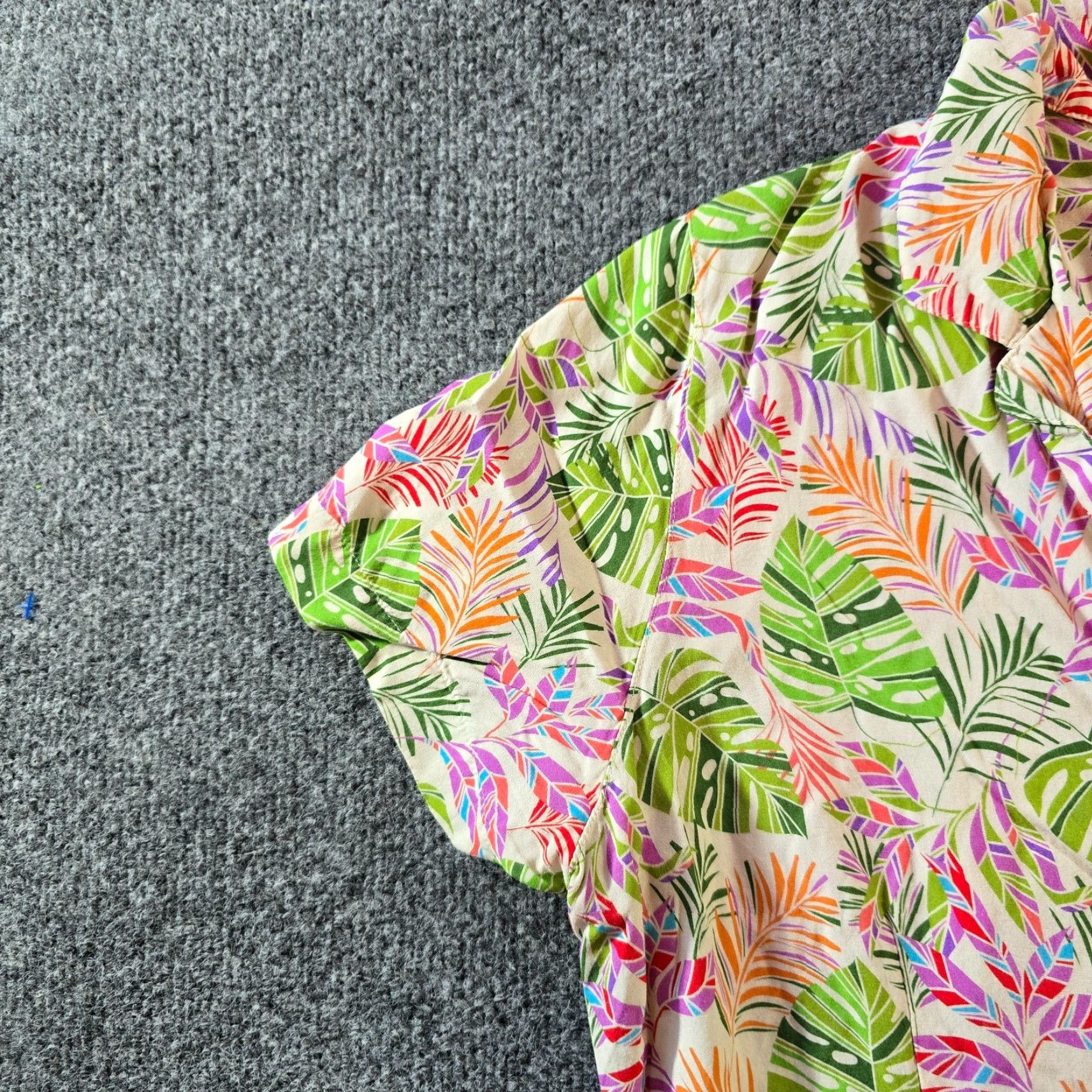 UNTUCKit Untuckit Dress Womens Size 12 Green Pink Tropical Leaves Monstera Aloha Resort Button Shirt Dress Cap Sleeve Knee Length Casual Womens Size XL / US 12-14 / IT 48-50 - 3 Thumbnail