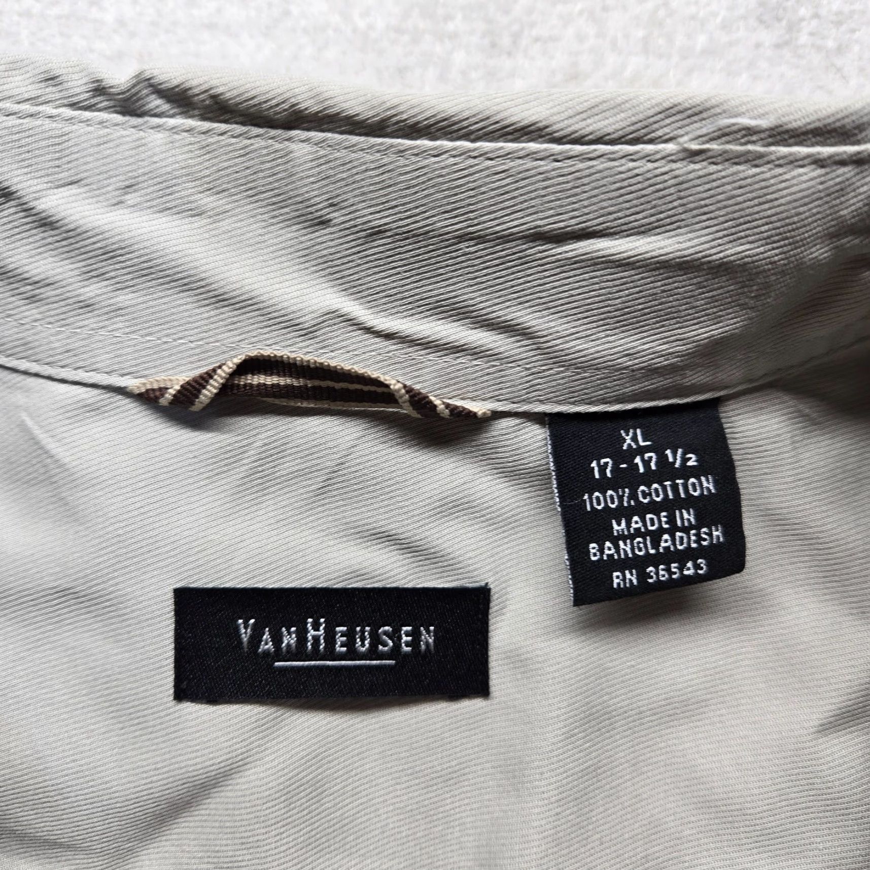 Van Heusen VAN HEUSEN Shirt Gray Long Sleeve Solid Button Up XL 17.5 100% Cotton Mens Dress Shirt with Pockets Size US XL / EU 56 / 4 - 3 Thumbnail