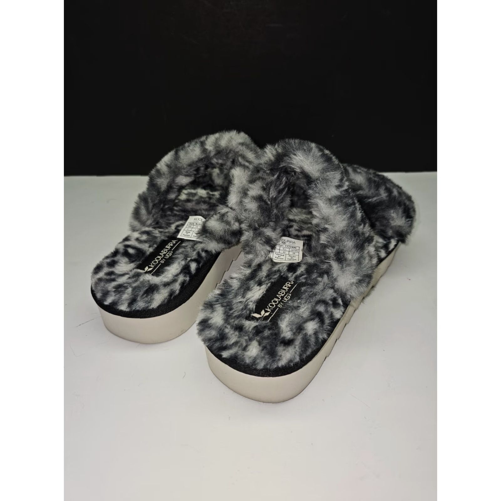 Vintage KOOLABURA BY UGG Faux Fur Animal Print Platform Slippers Sandals Womens Size 9 Slipper Black Size US 9 / IT 39 - 6 Thumbnail