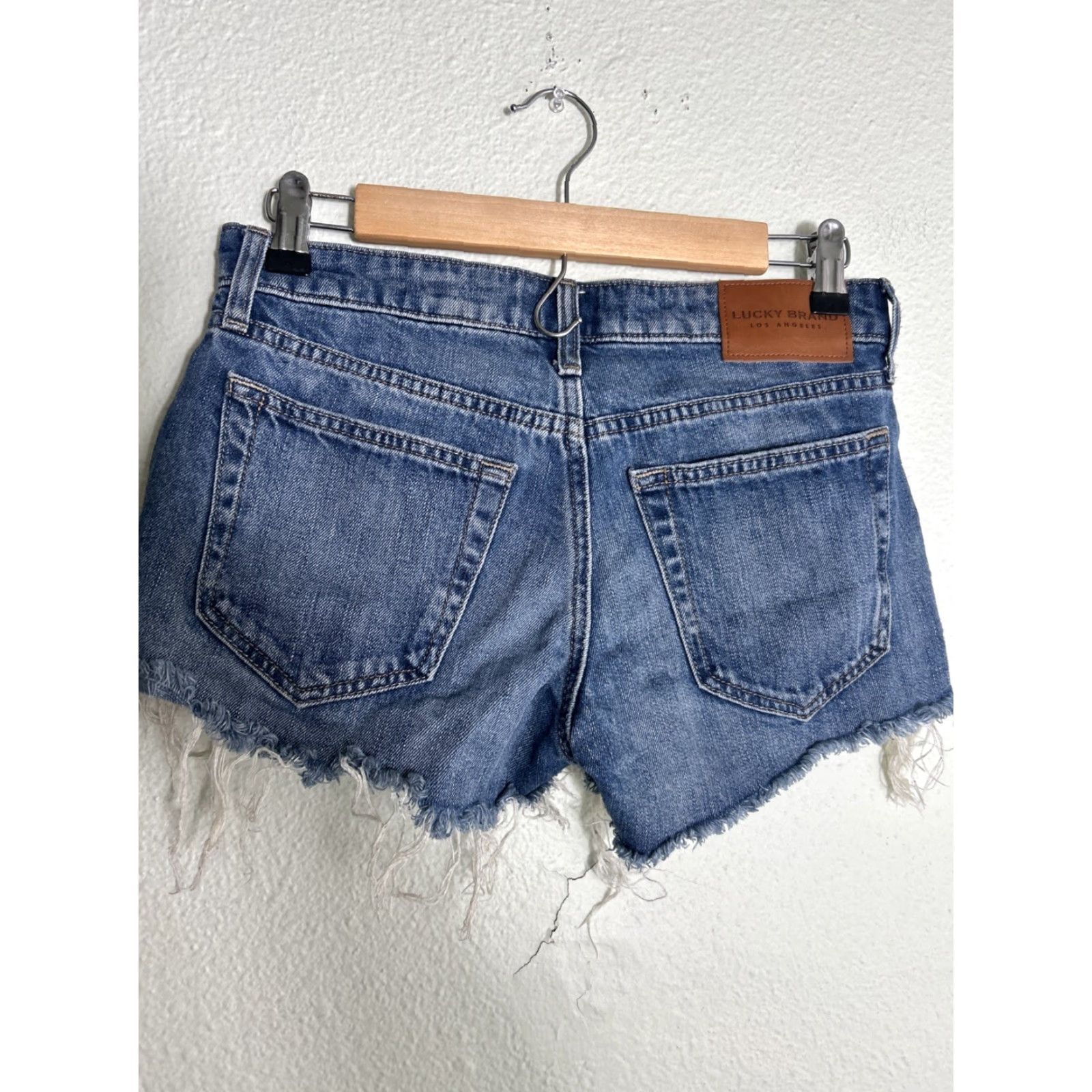 Lucky Brand Lucky Brand Womens The Cutoff Jean Shorts Medium Wash 28x3 Size 0 Womens Boyfriend Casual Denim Shorts Size 25" / US 0 / IT 36 - 6 Thumbnail