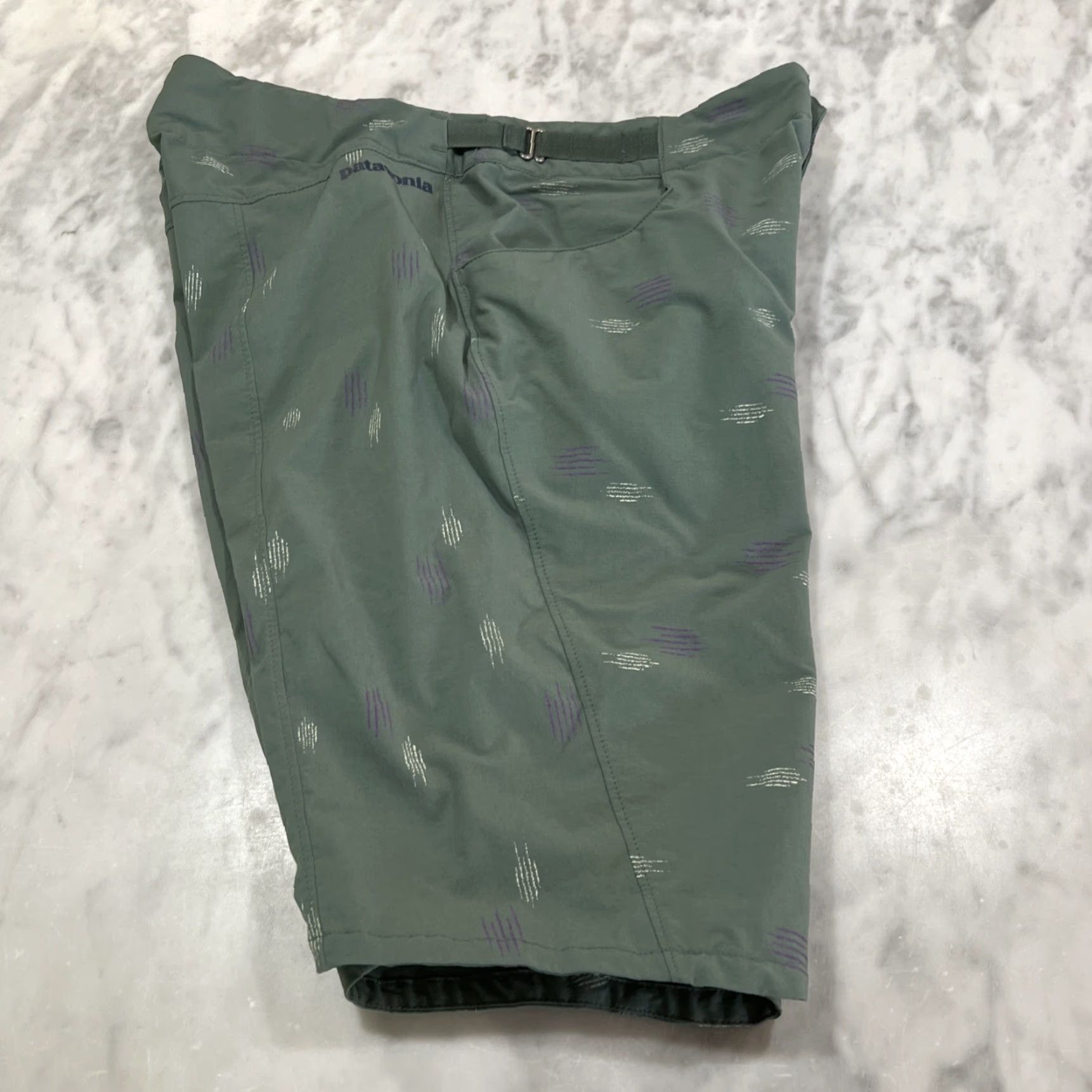 Patagonia Patagonia Women's Bermuda Shorts 6 Green Geometric Pockets Stretch Adjustable Size 28" / US 6 / IT 42 - 7 Thumbnail