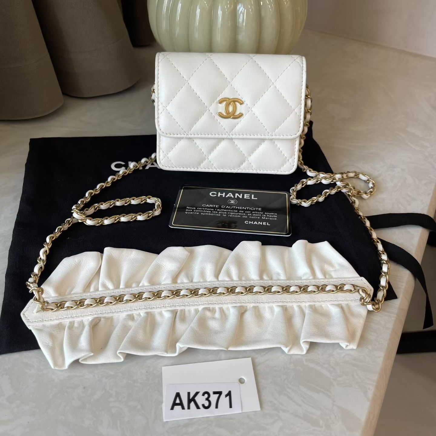 Chanel Pre-loved Bag Very good condition Size ONE SIZE - 1 Thumbnail